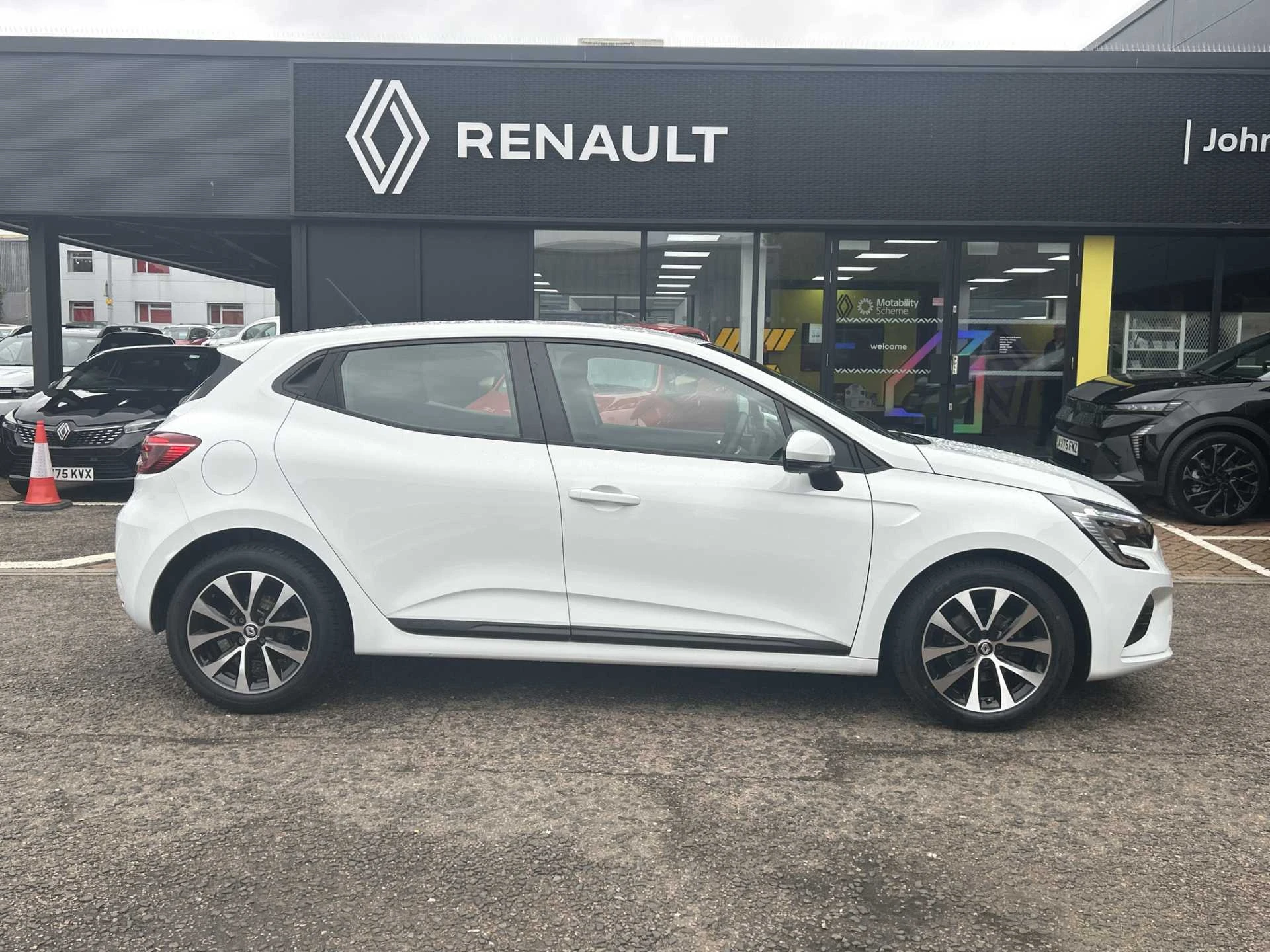 Vehicle image 5