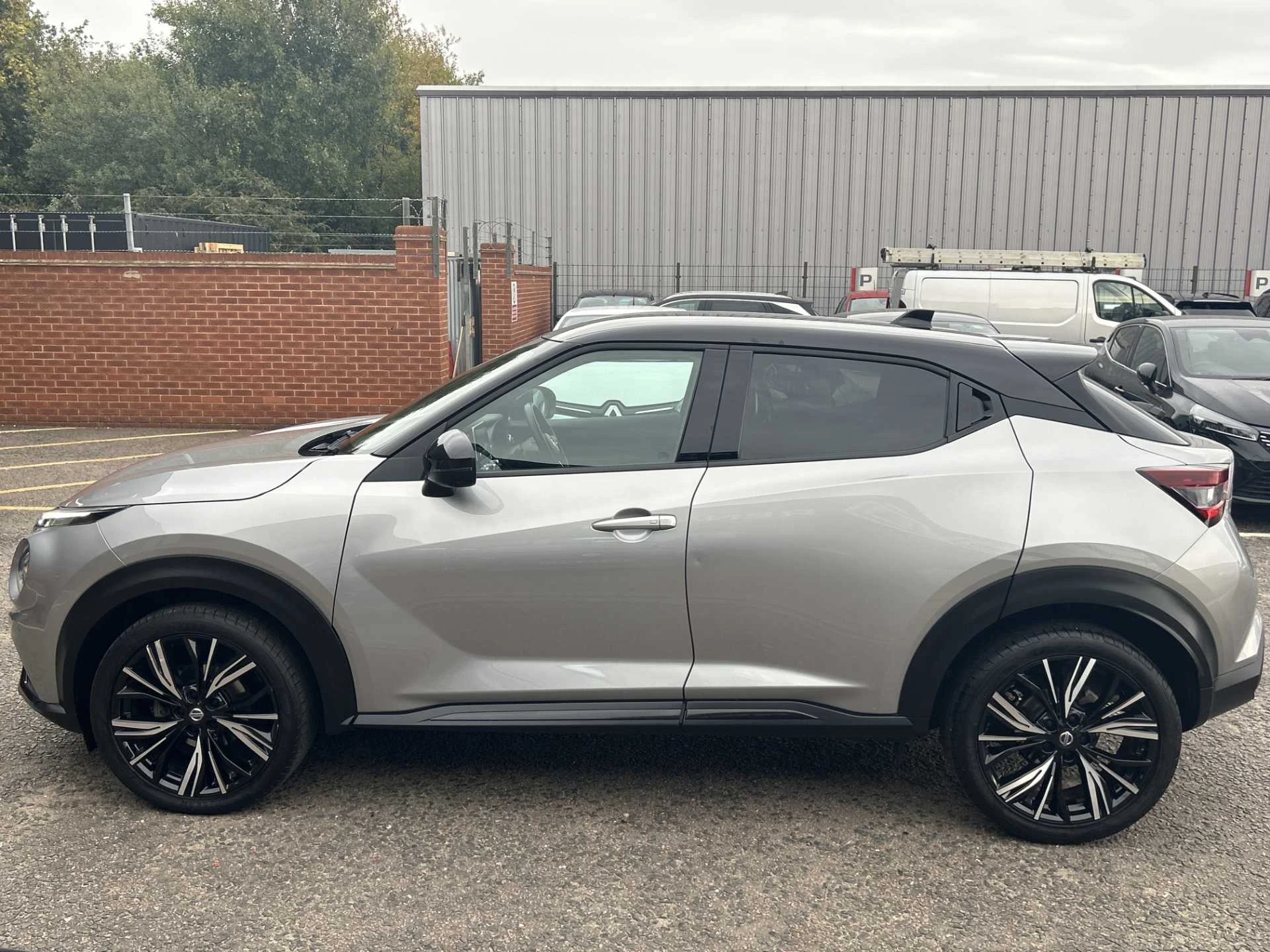 Vehicle image 7