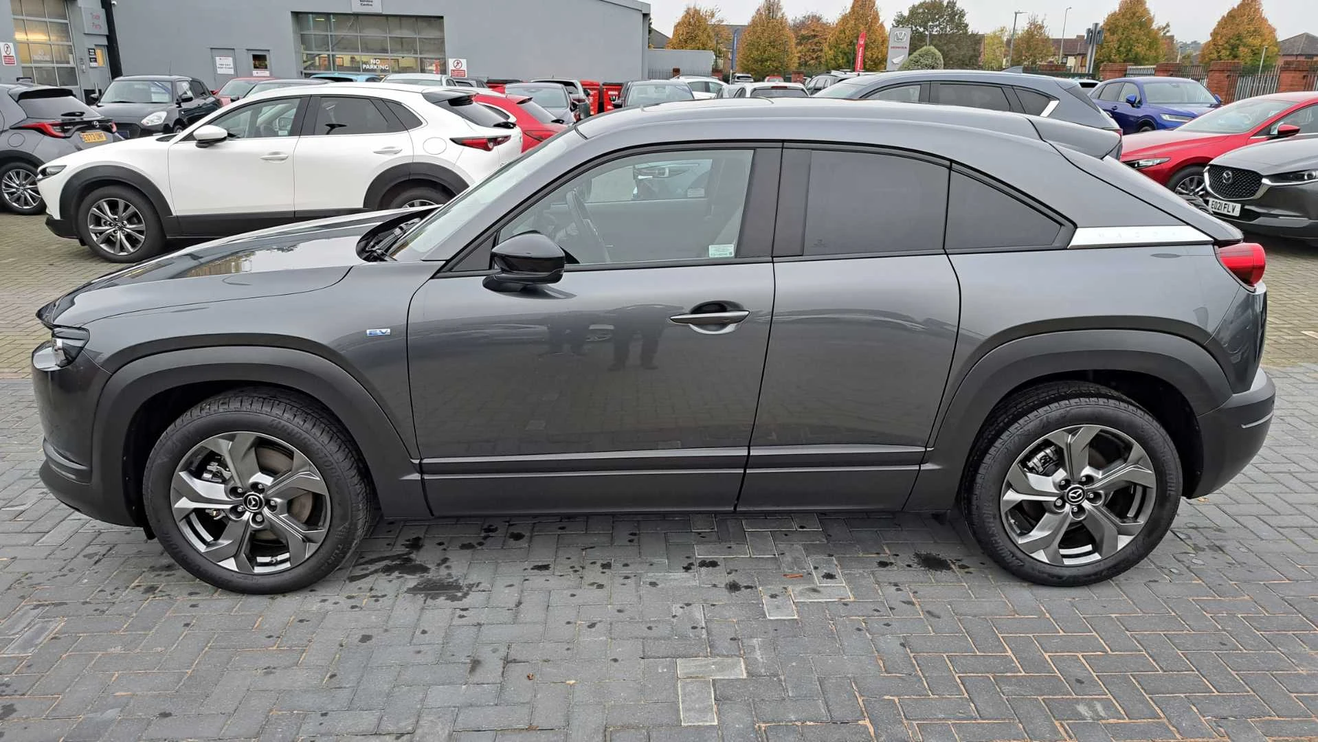 Vehicle image 4