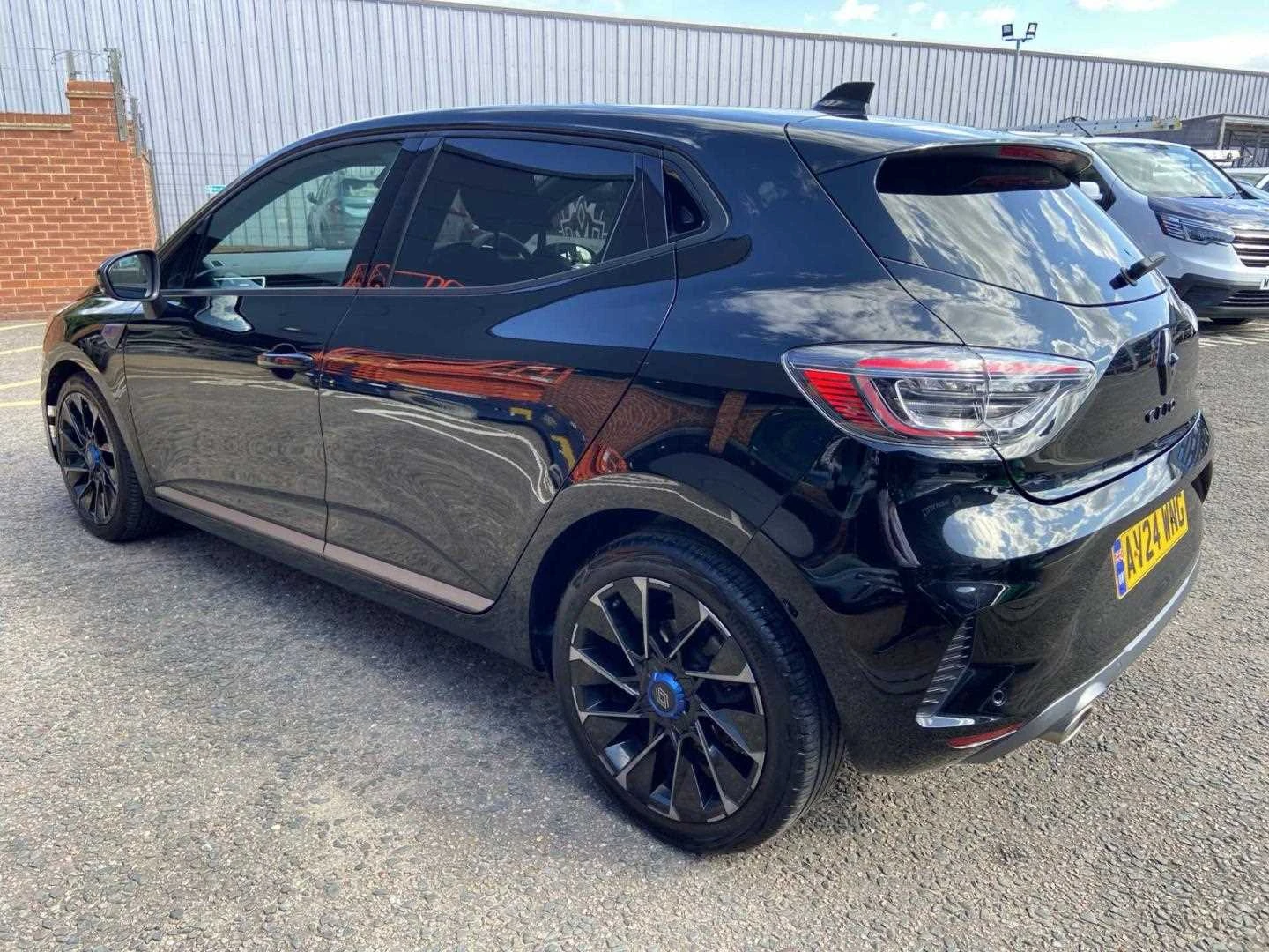 Vehicle image 7