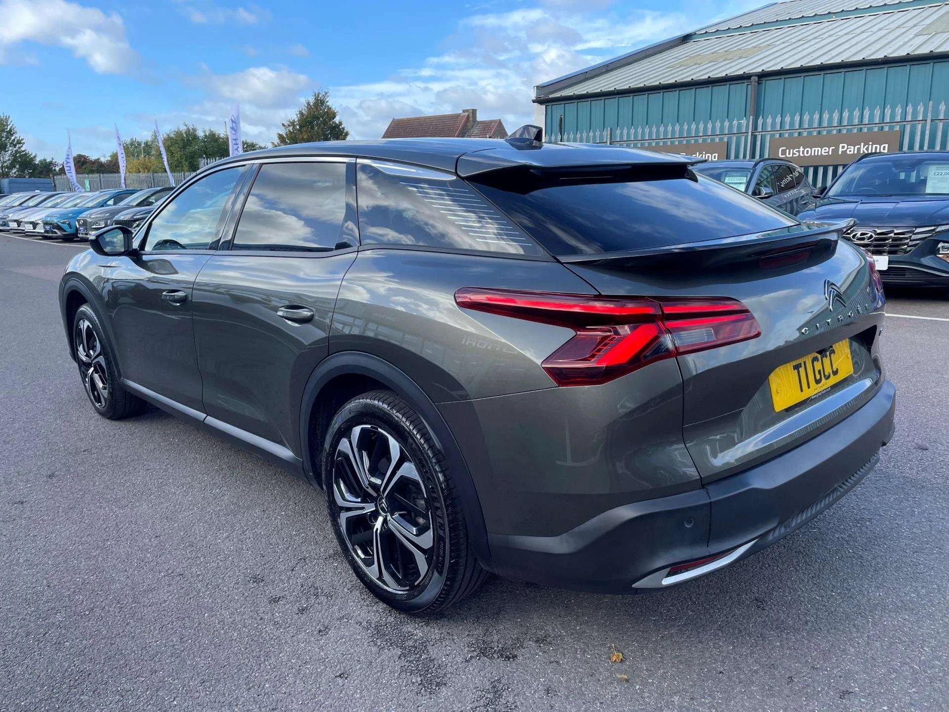 Vehicle image 5