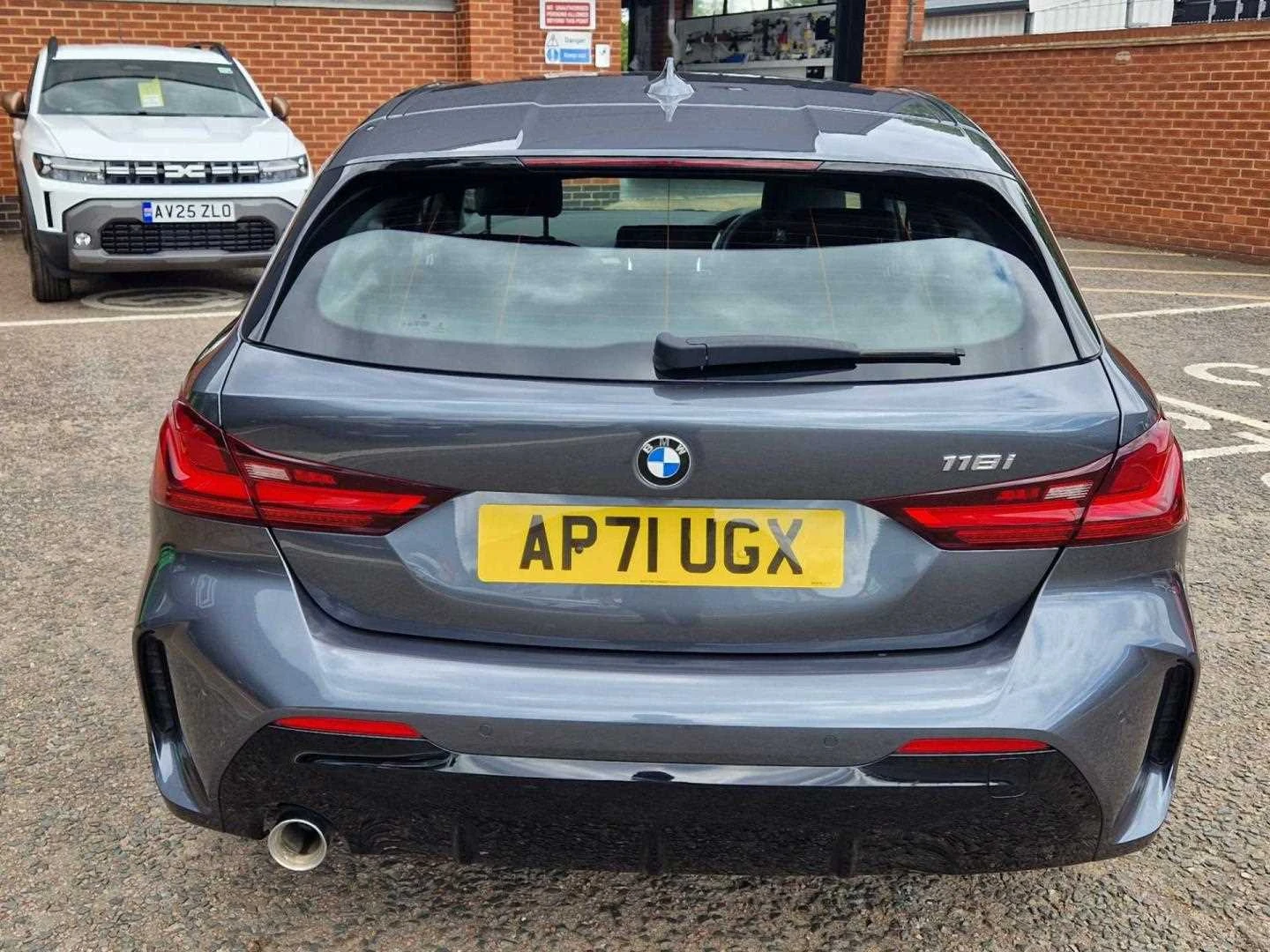 Vehicle image 6