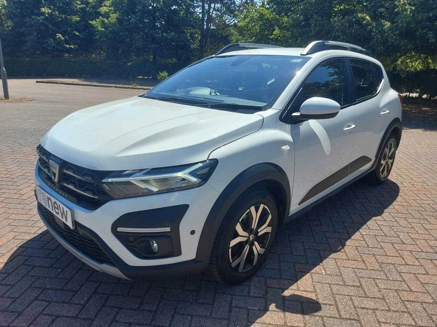 Vehicle image 5