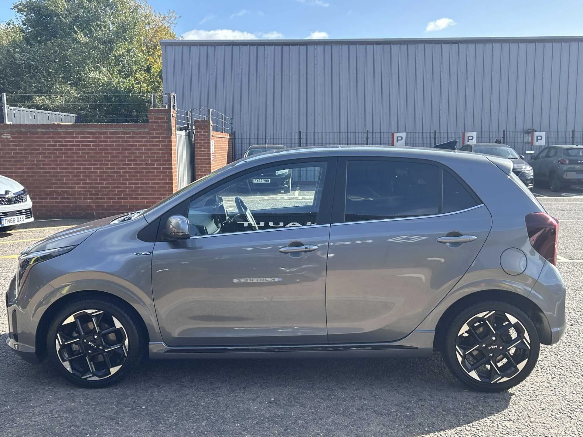 Vehicle image 7