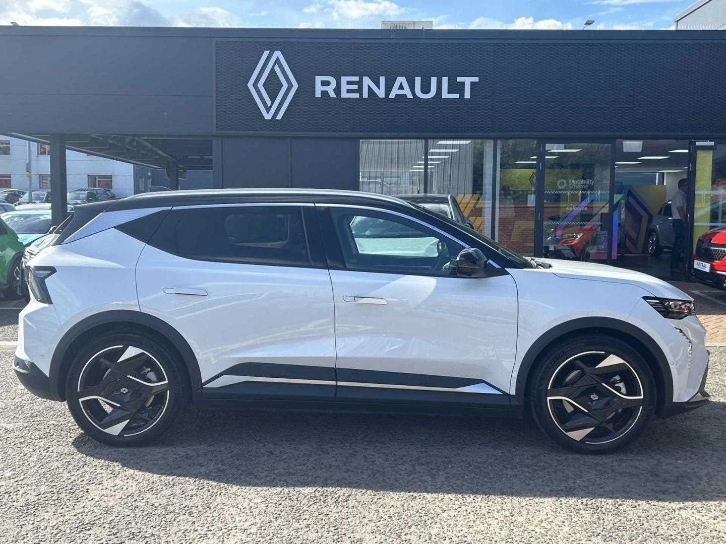 Vehicle image 5