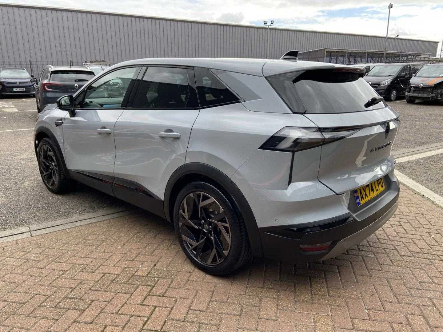 Vehicle image 5