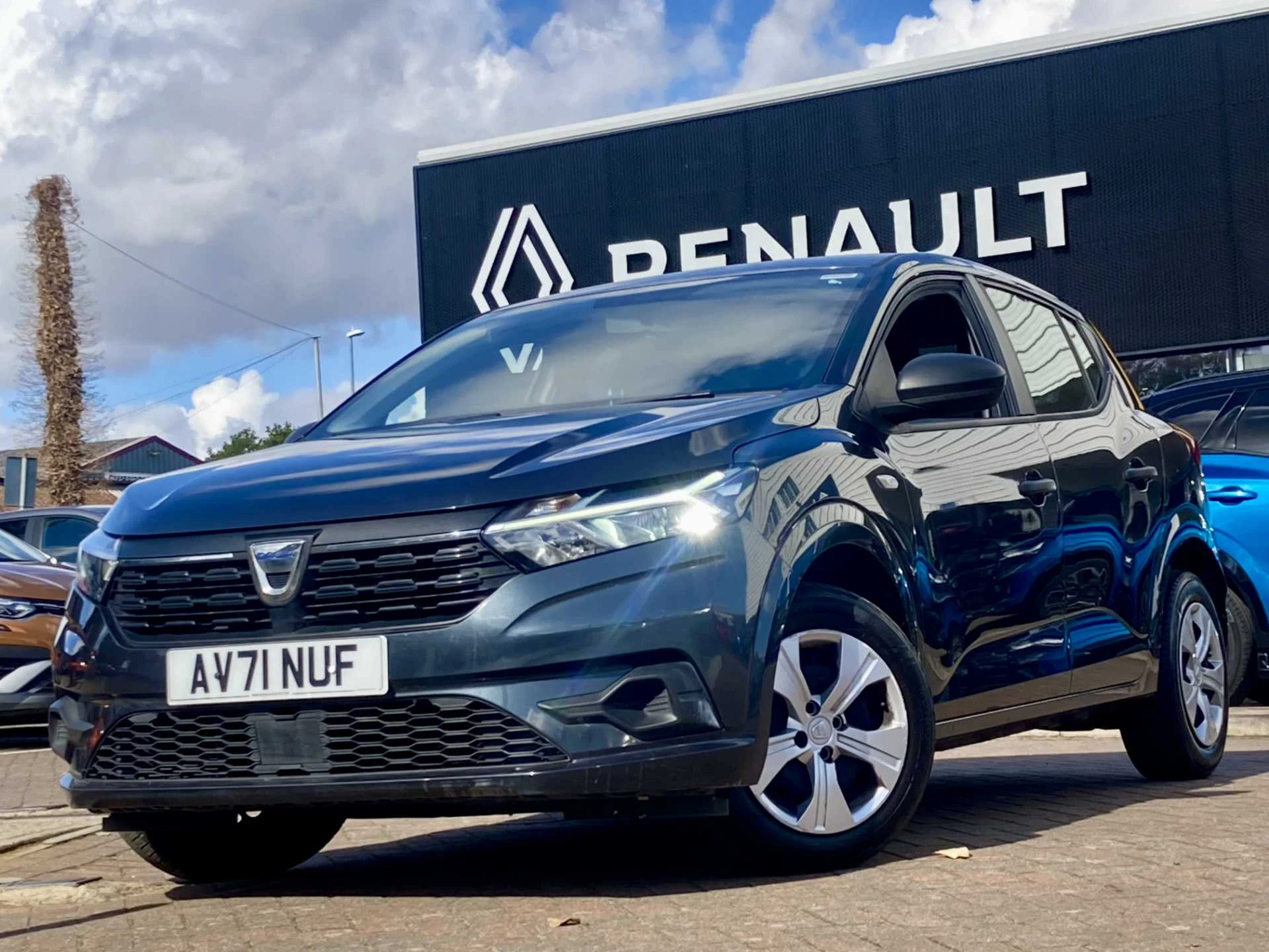 Vehicle image 4
