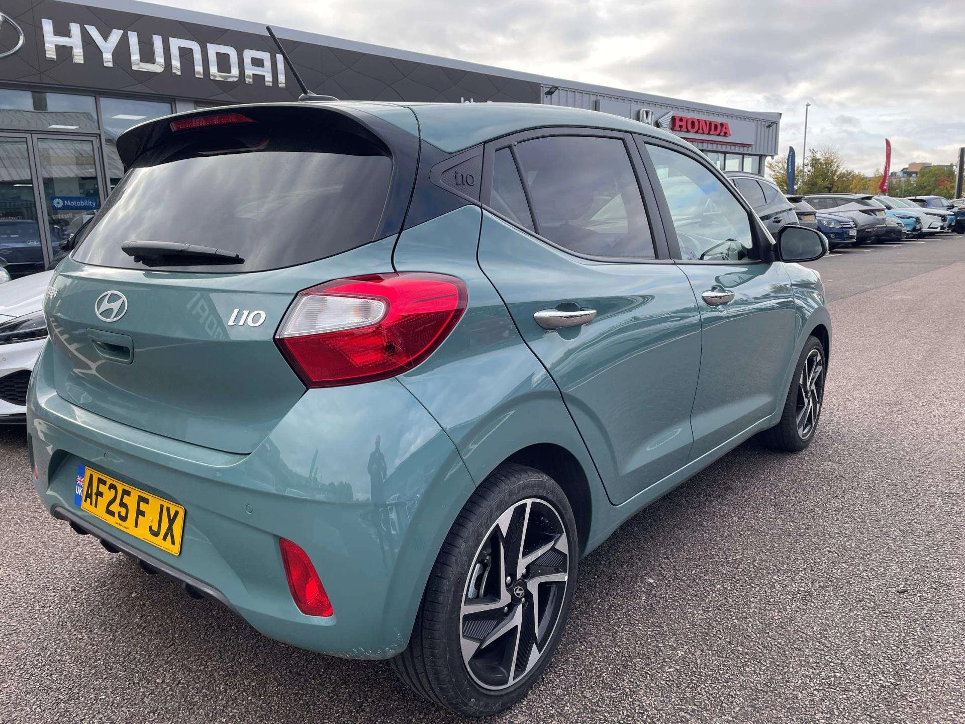 Vehicle image 6