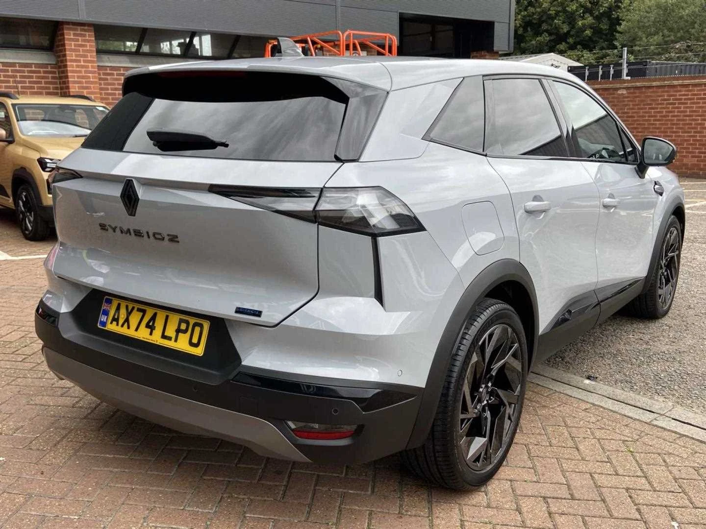 Vehicle image 6