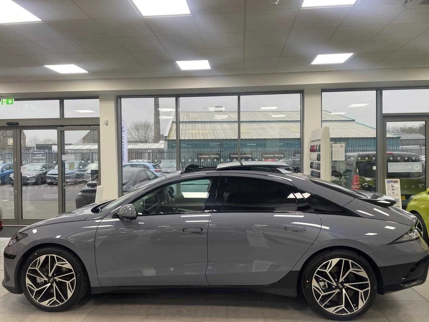 Vehicle image 5