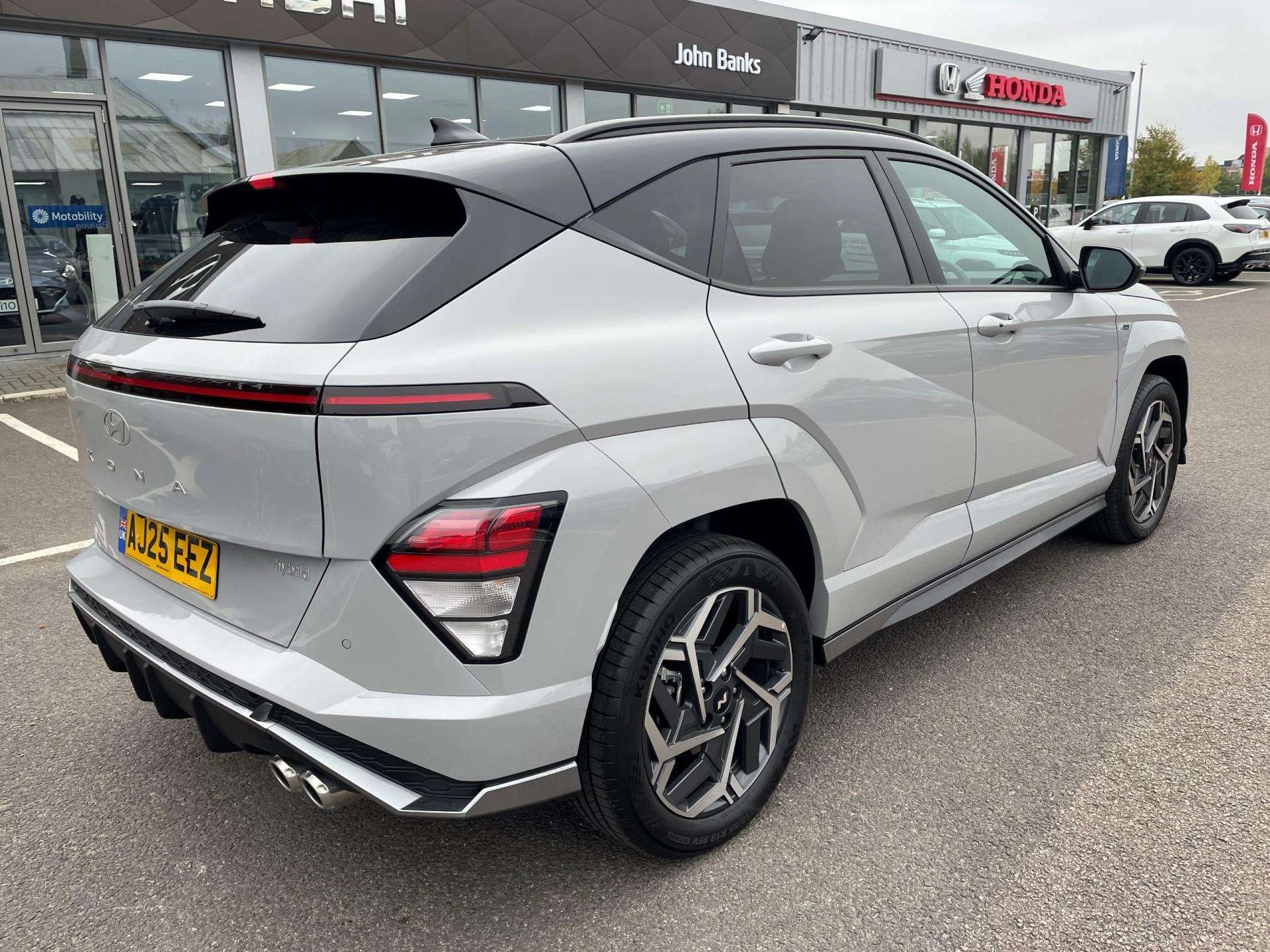 Vehicle image 7