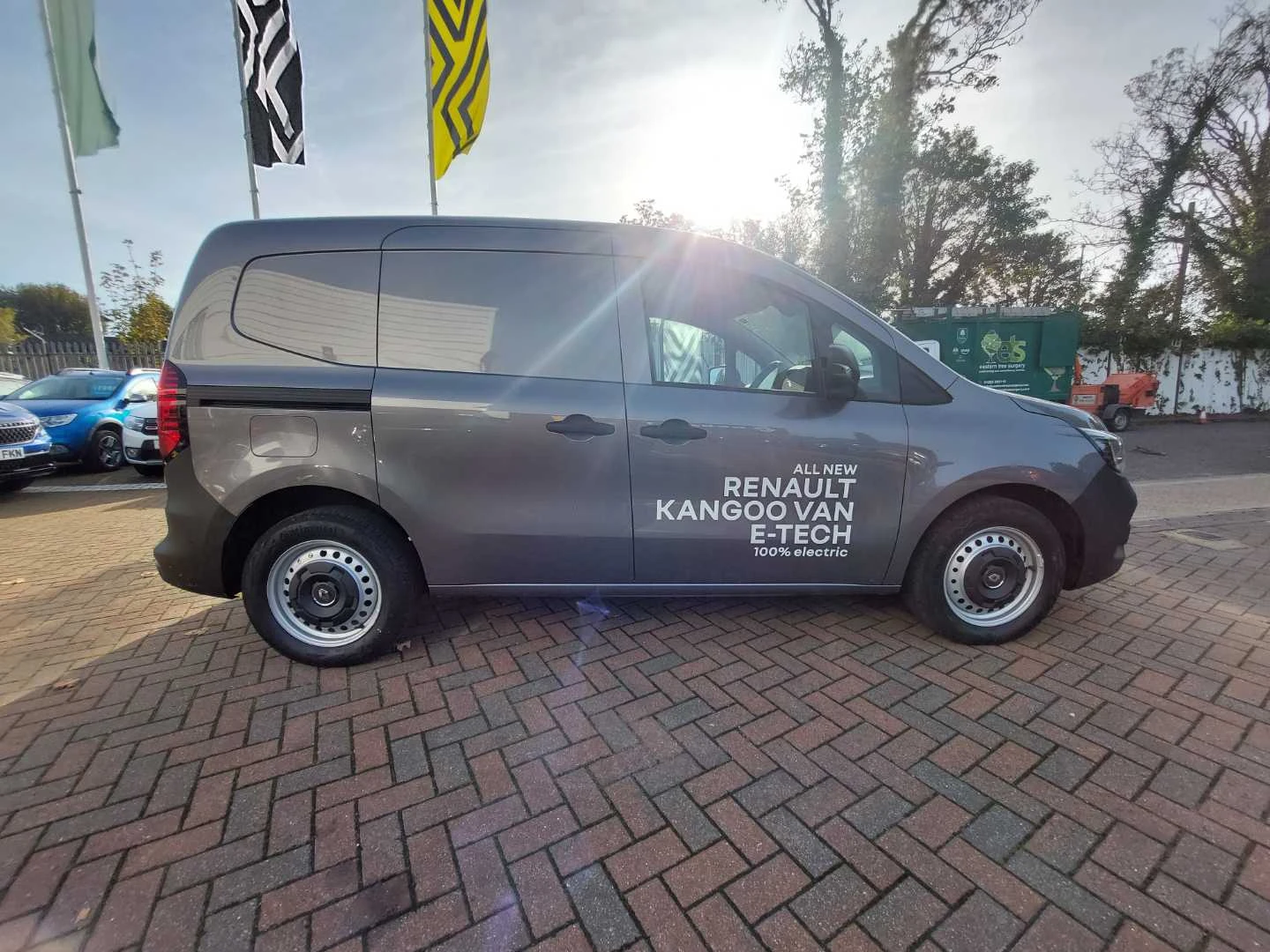 Vehicle image 5