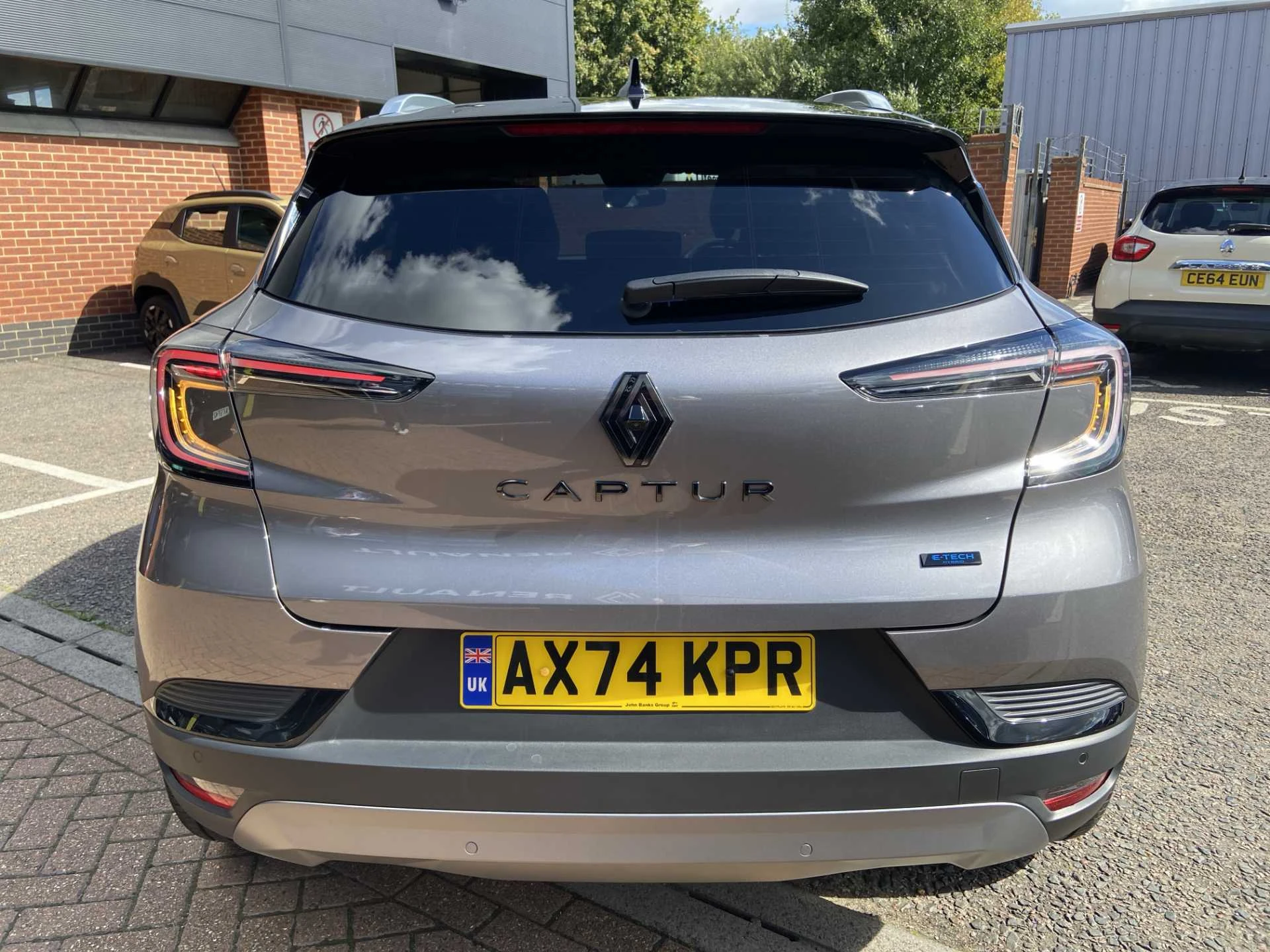 Vehicle image 4