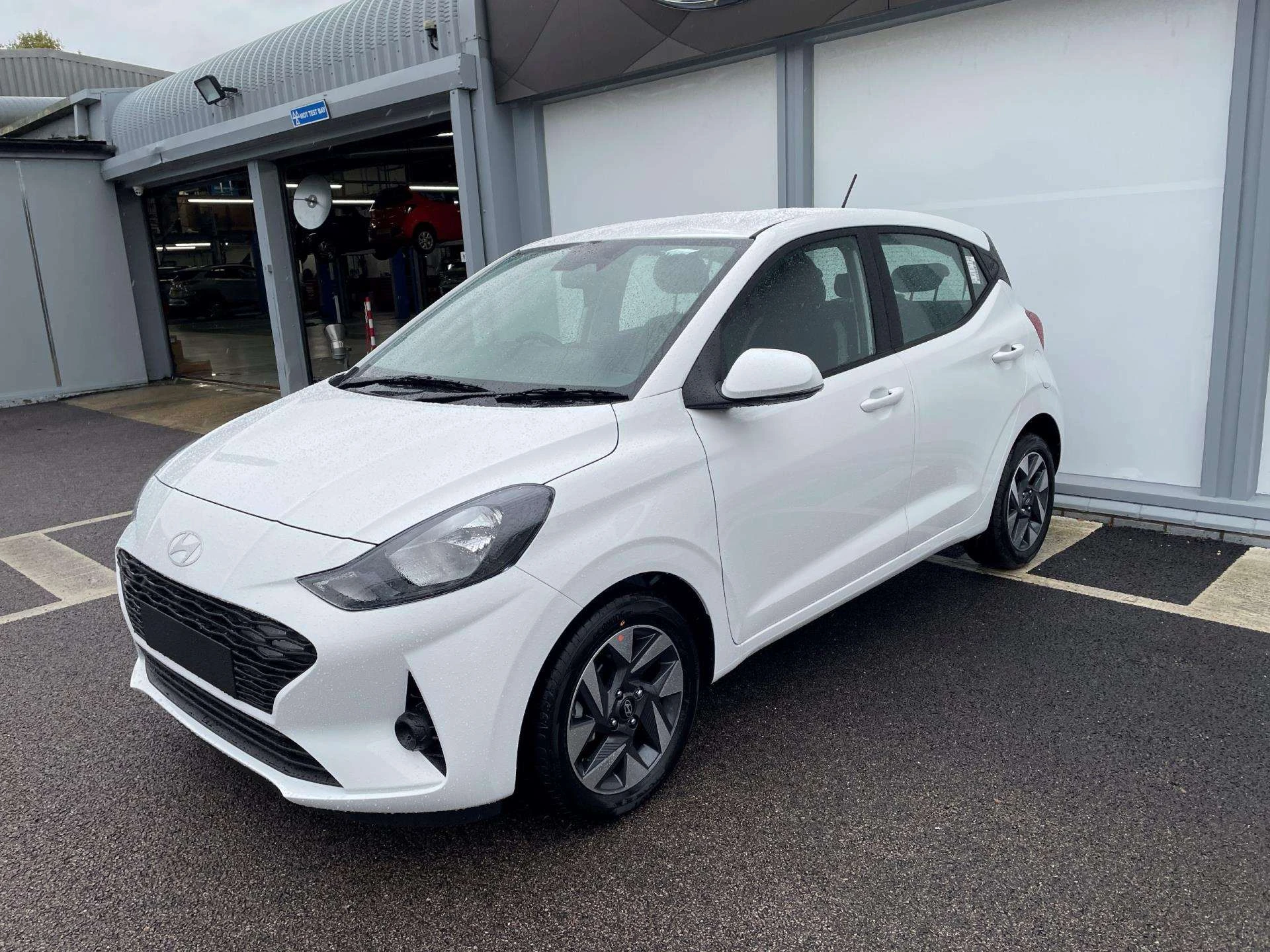 Vehicle image 7