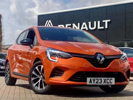 Renault Clio Listing Image