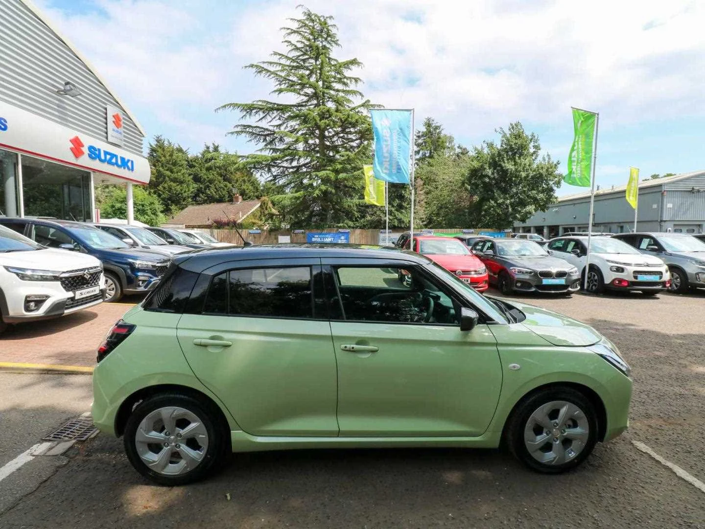 Vehicle image 5