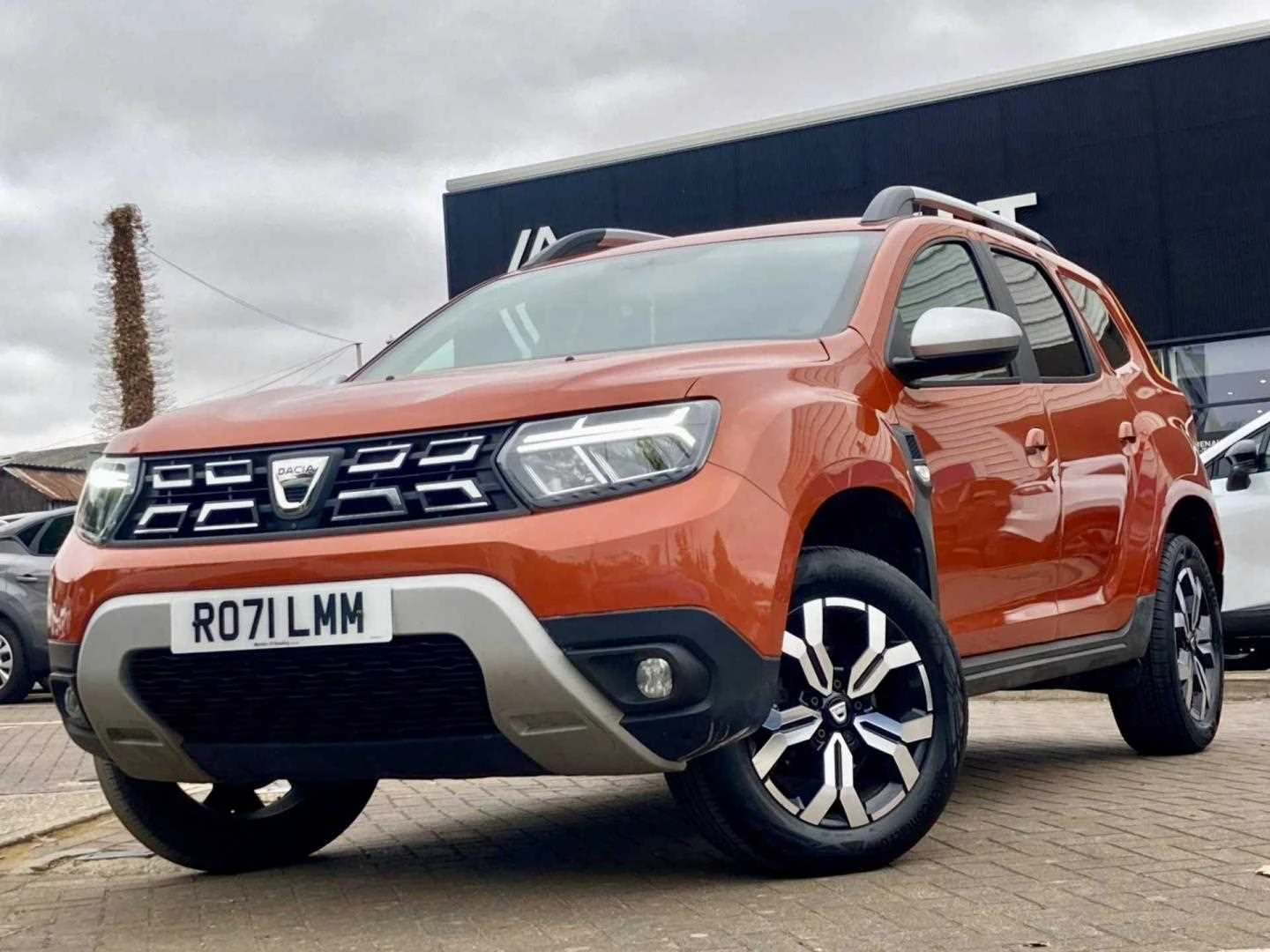 Vehicle image 6