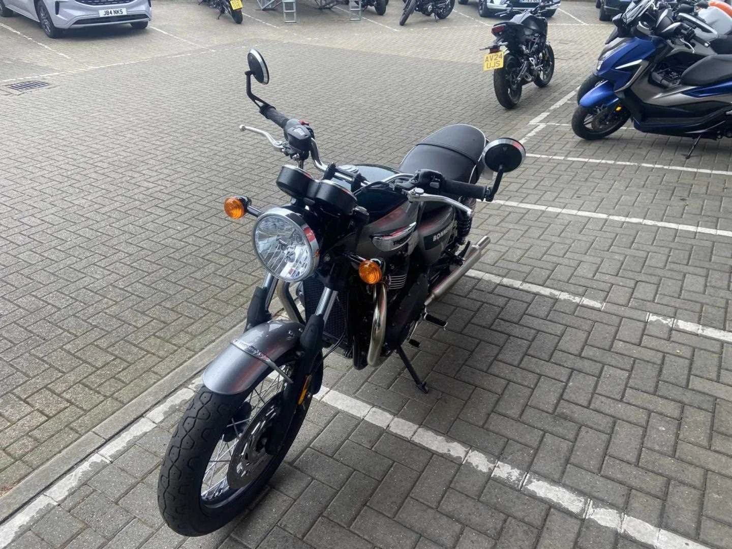 Vehicle image 4