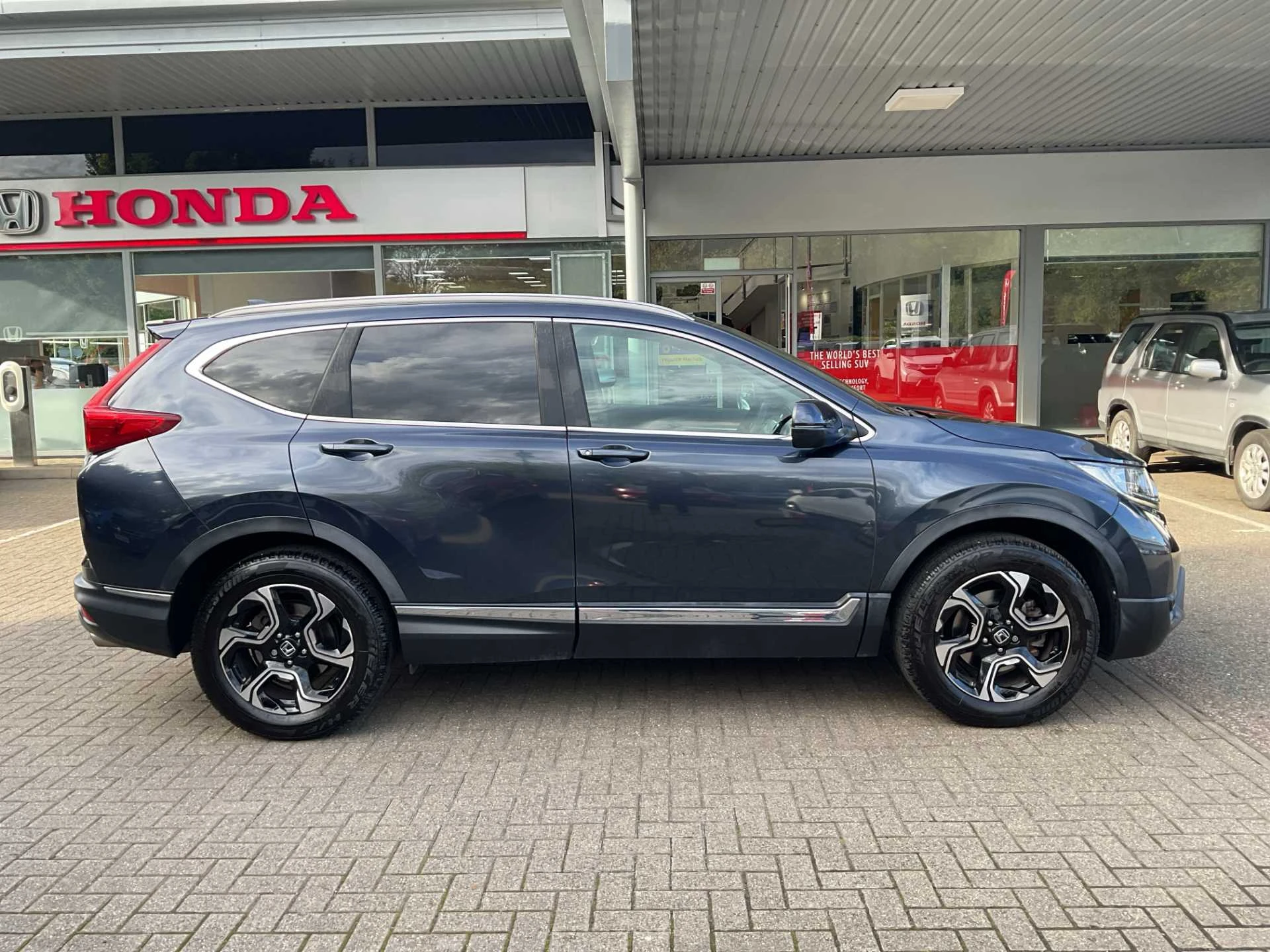 Vehicle image 5