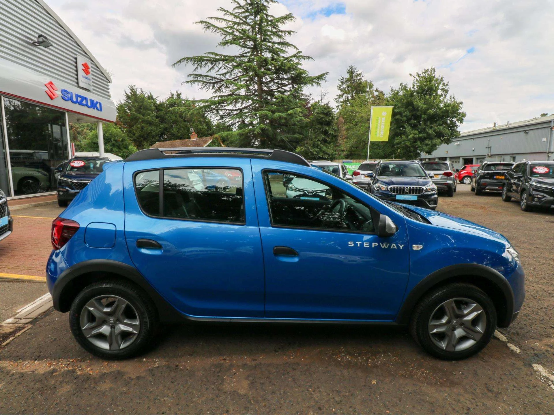 Vehicle image 5