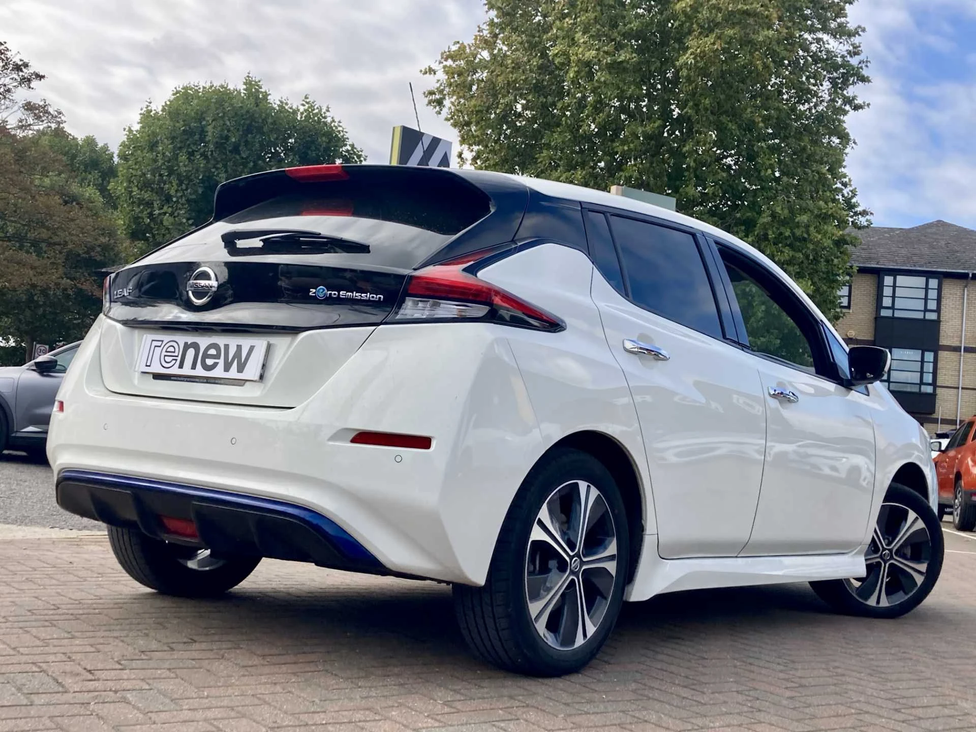 Vehicle image 7
