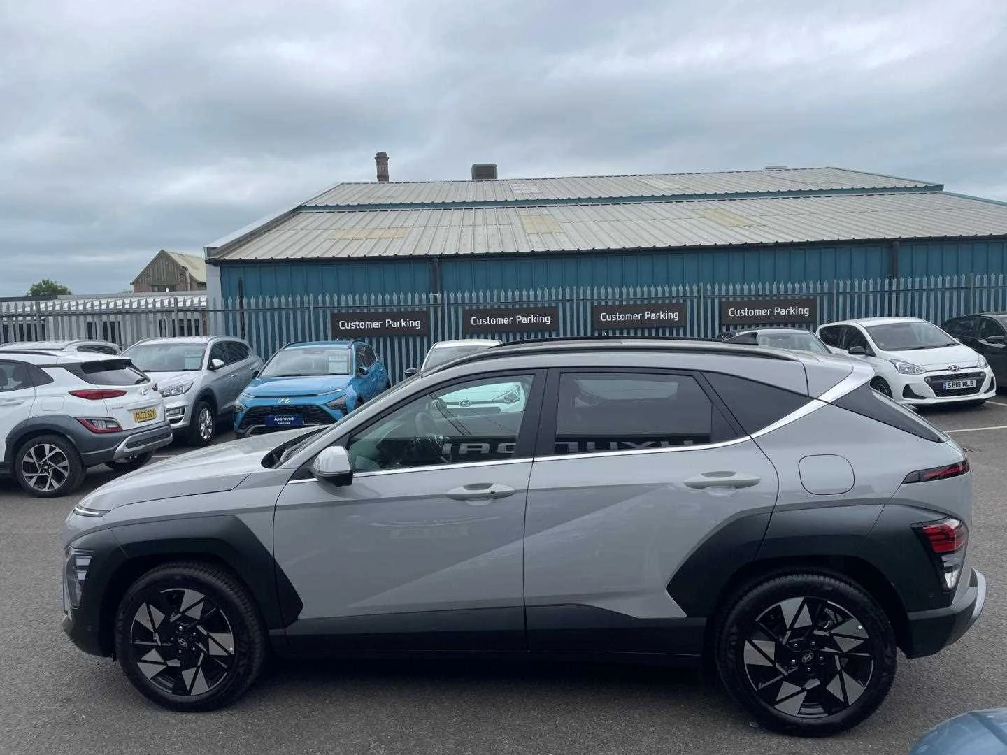 Vehicle image 5
