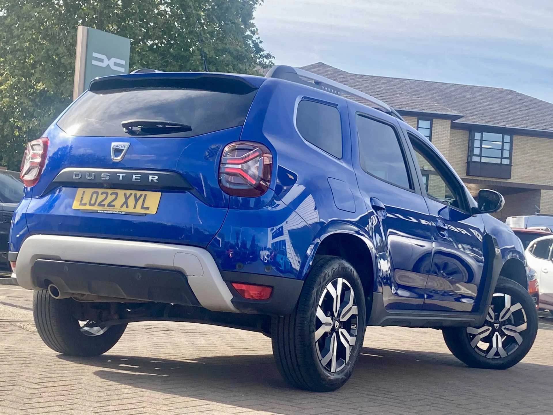 Vehicle image 6