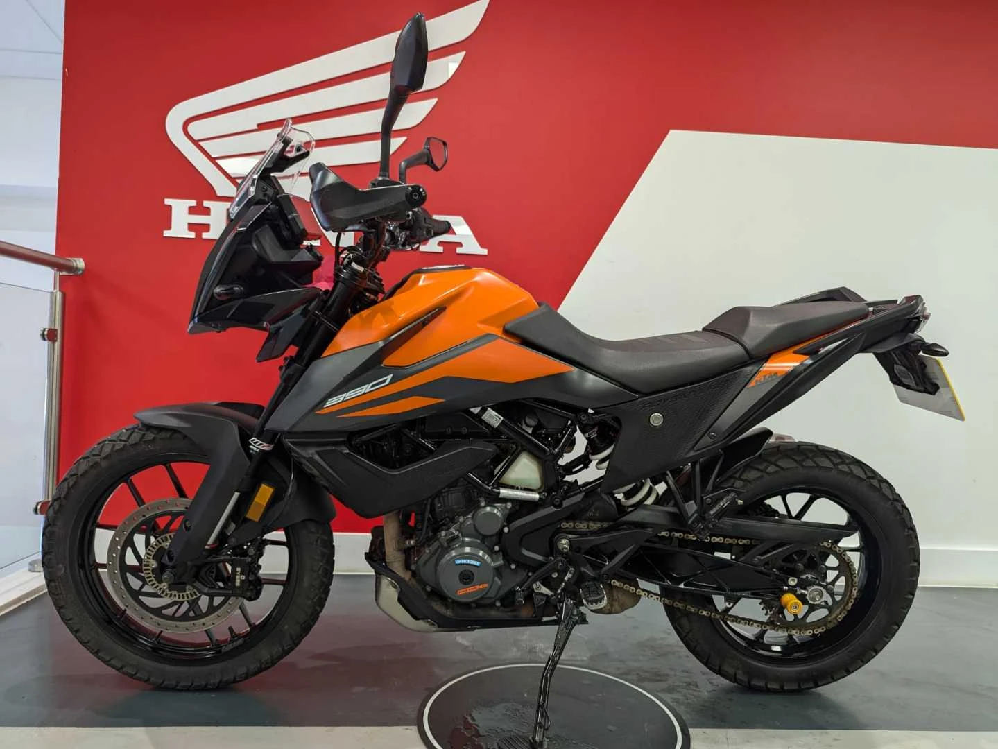 Vehicle image 6