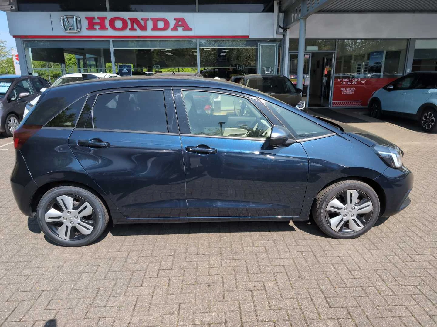 Vehicle image 5