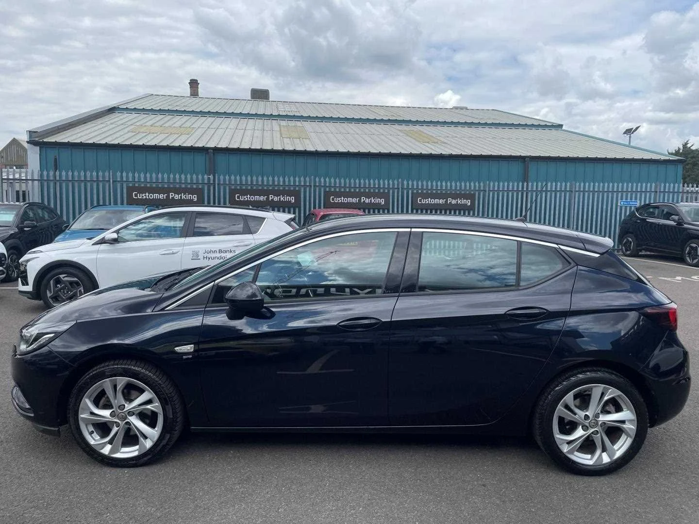 Vehicle image 4