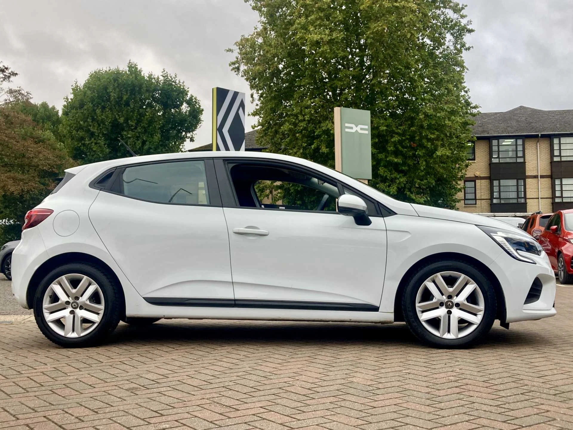 Vehicle image 7