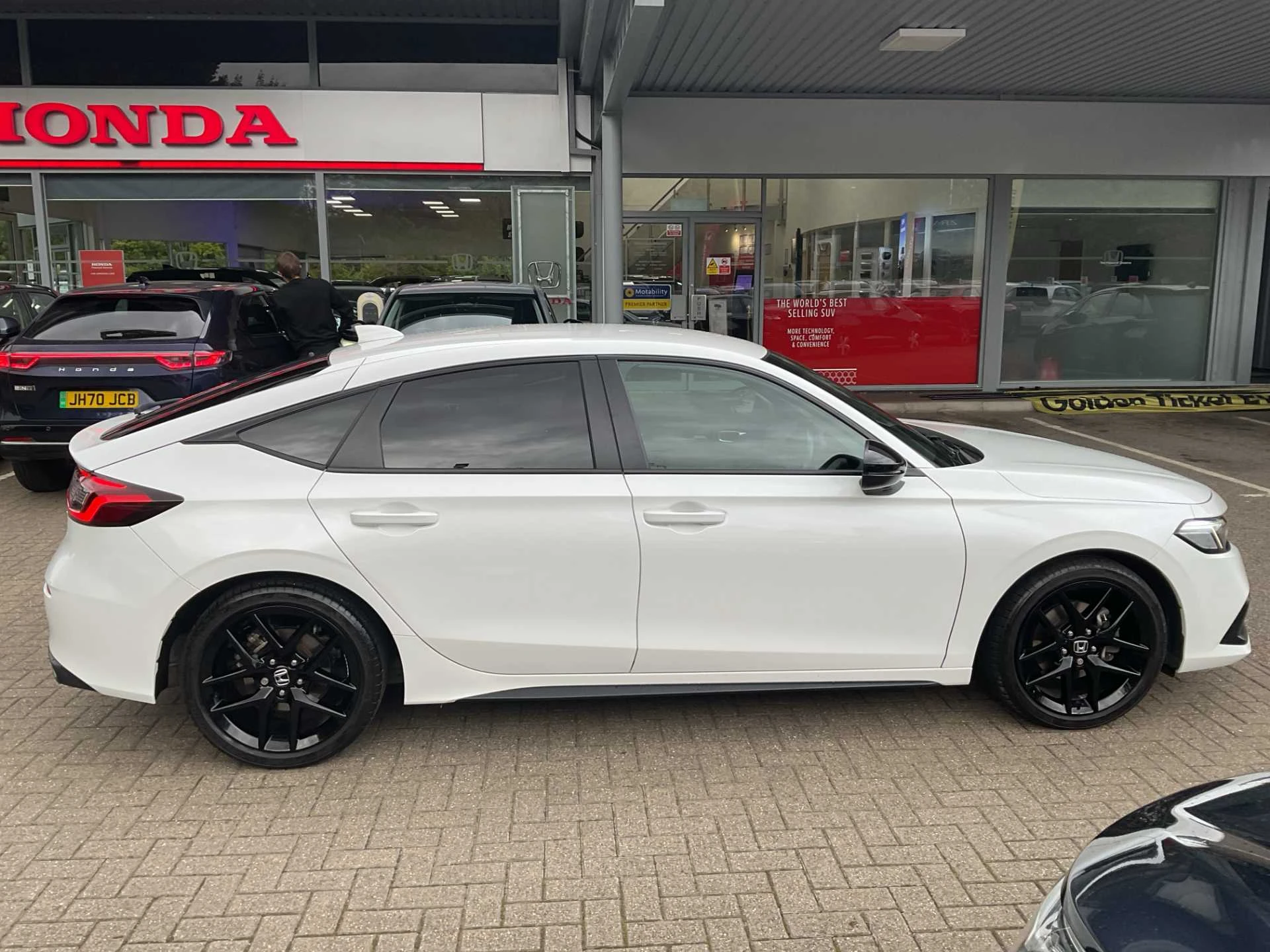 Vehicle image 5