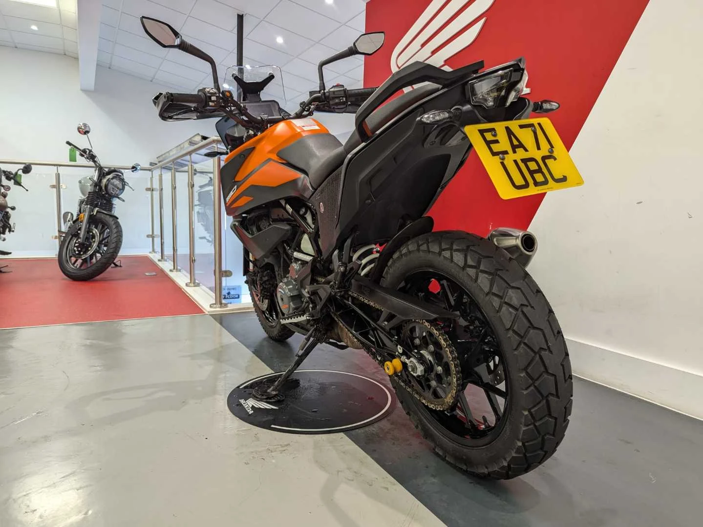Vehicle image 5