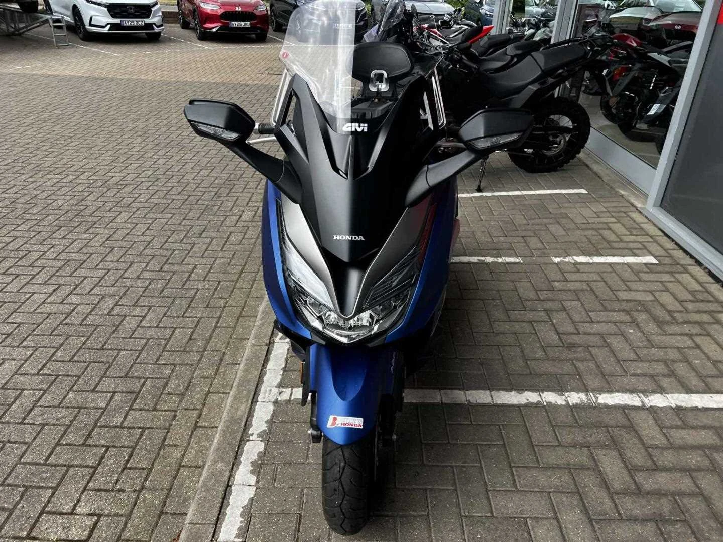 Vehicle image 5