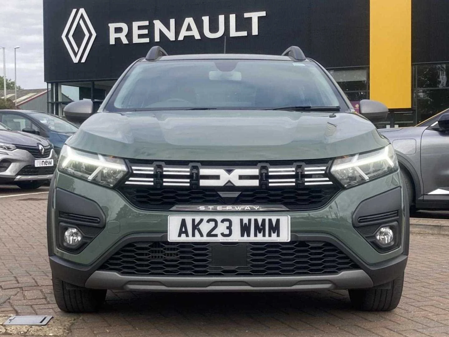 Vehicle image 4