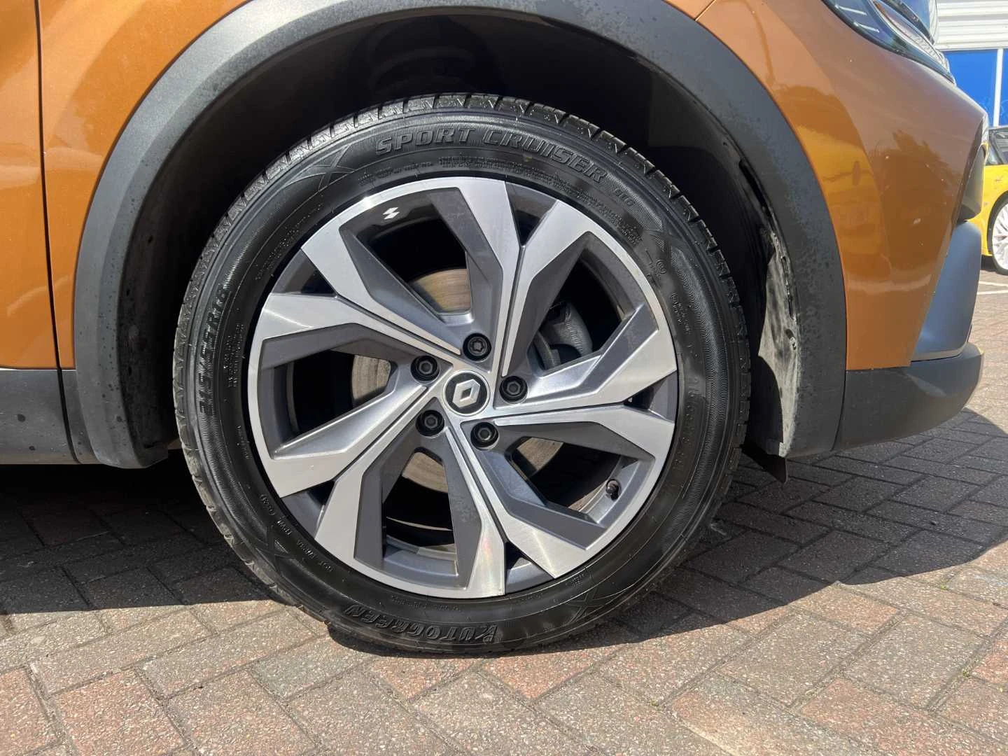 Vehicle image 6