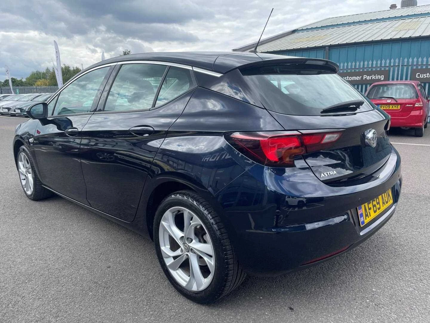 Vehicle image 5