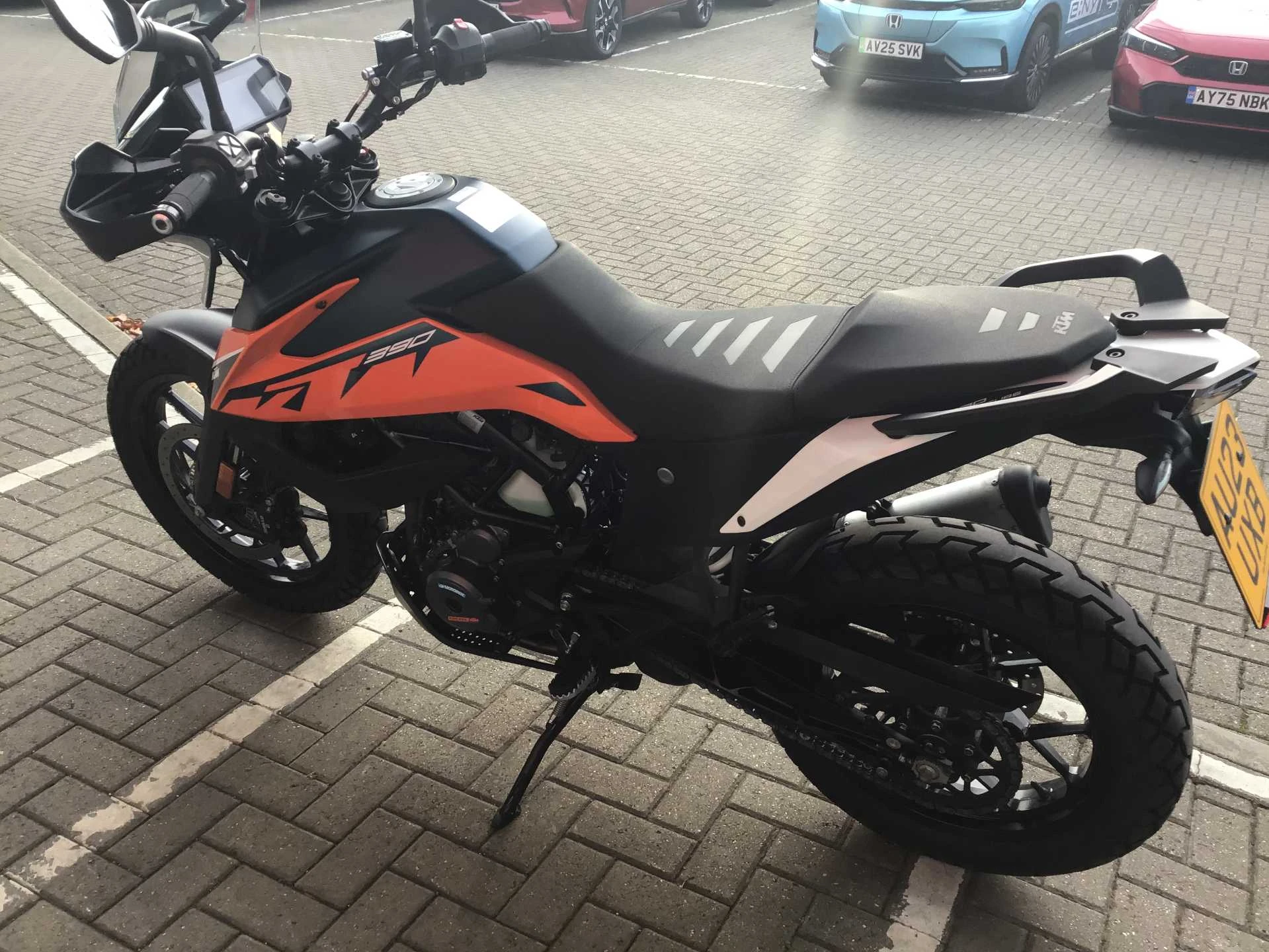 Vehicle image 5