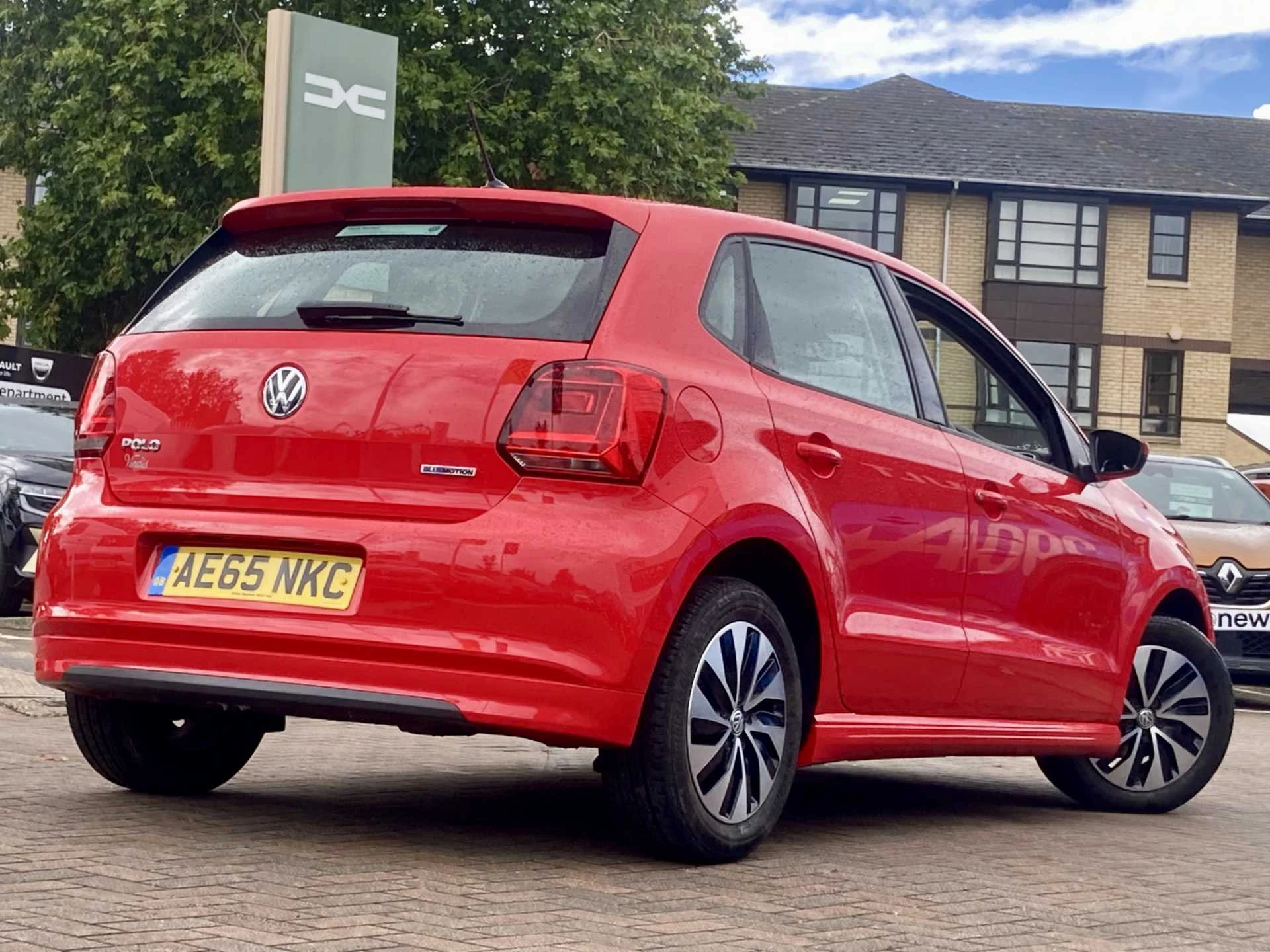 Vehicle image 6