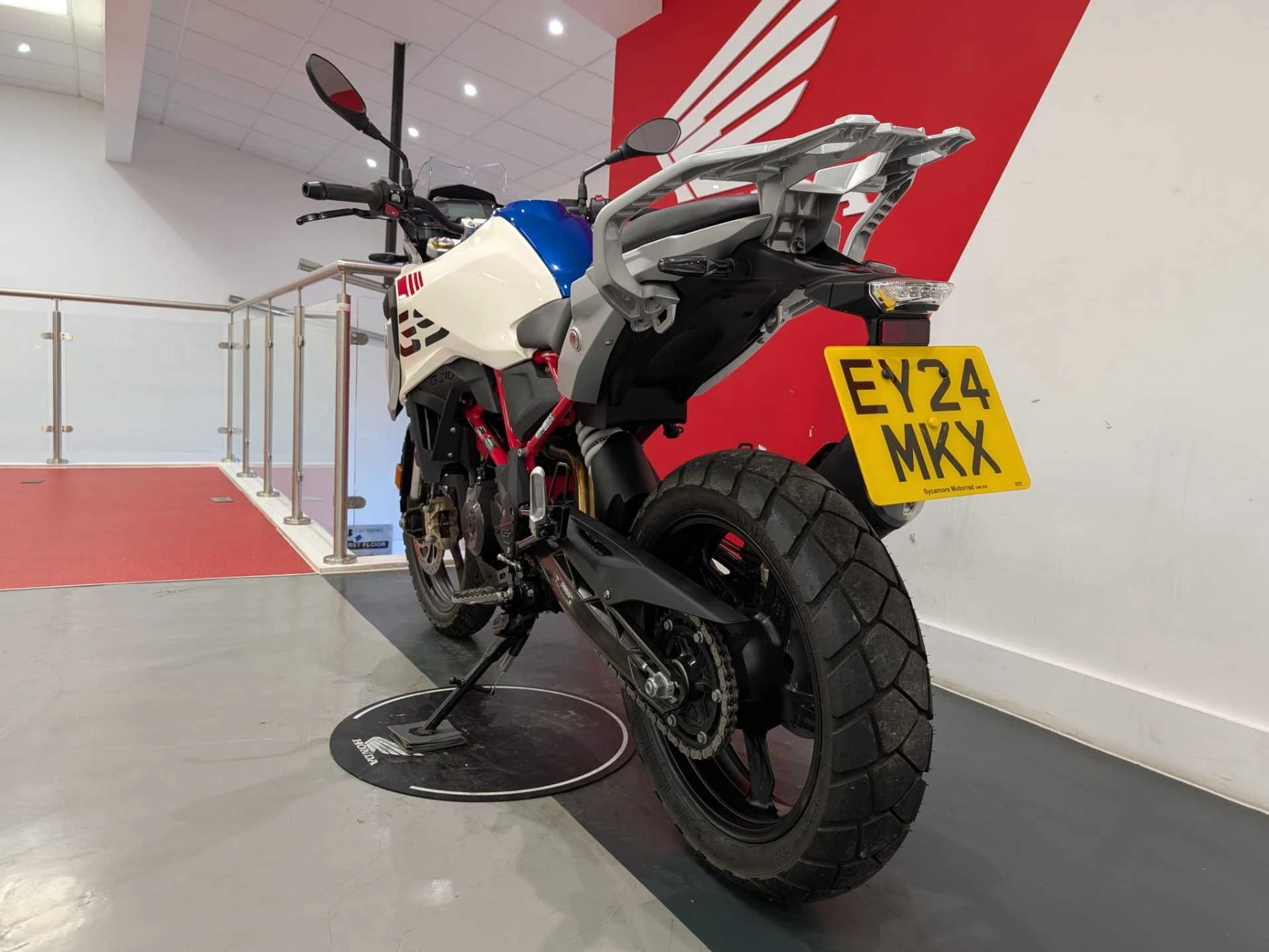 Vehicle image 5