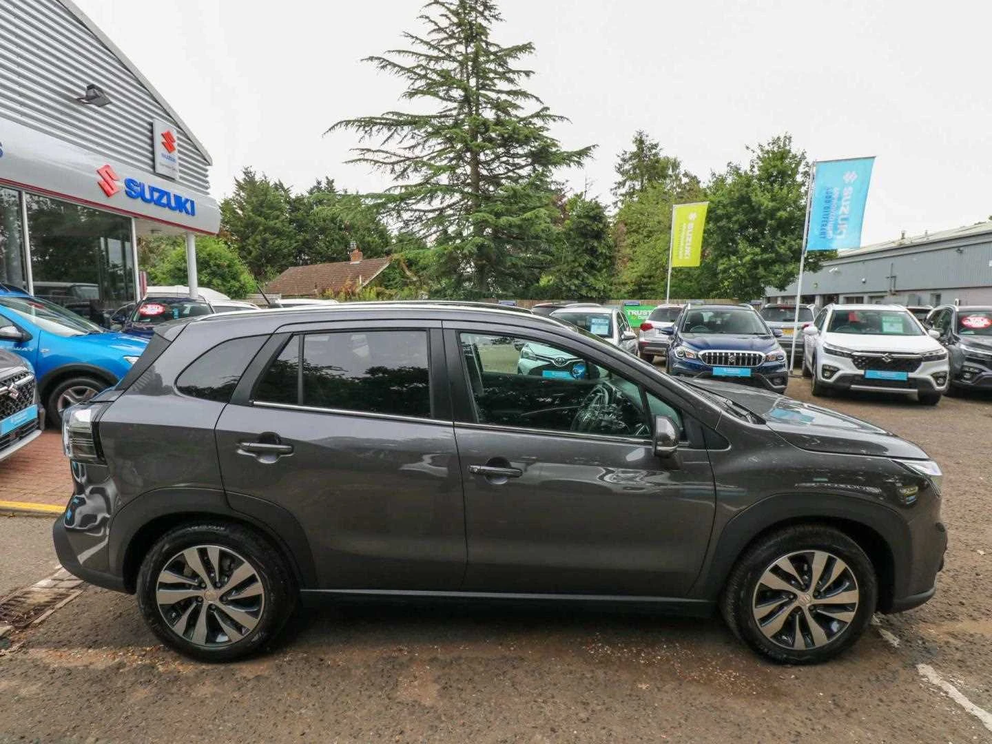 Vehicle image 5