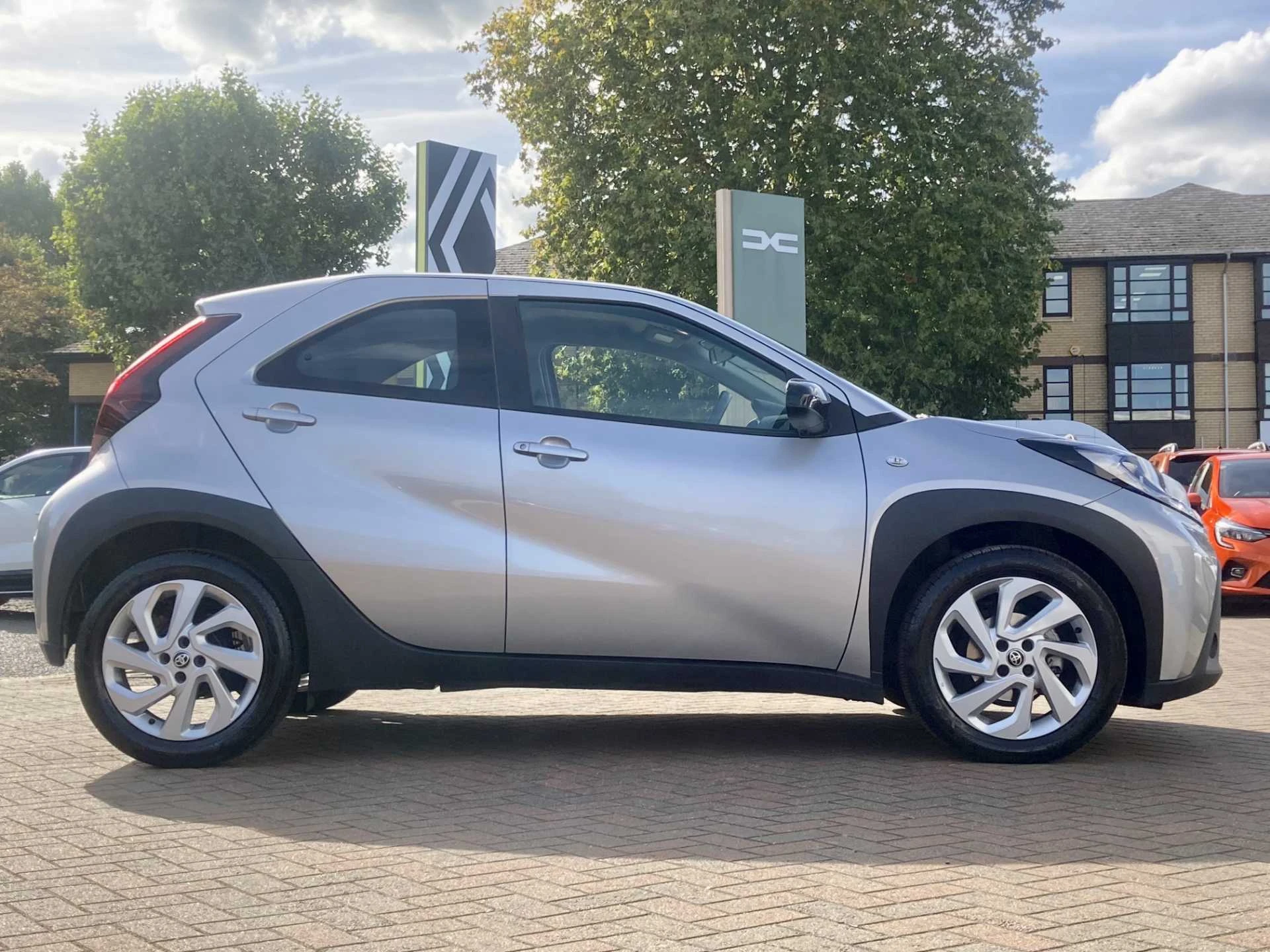 Vehicle image 7