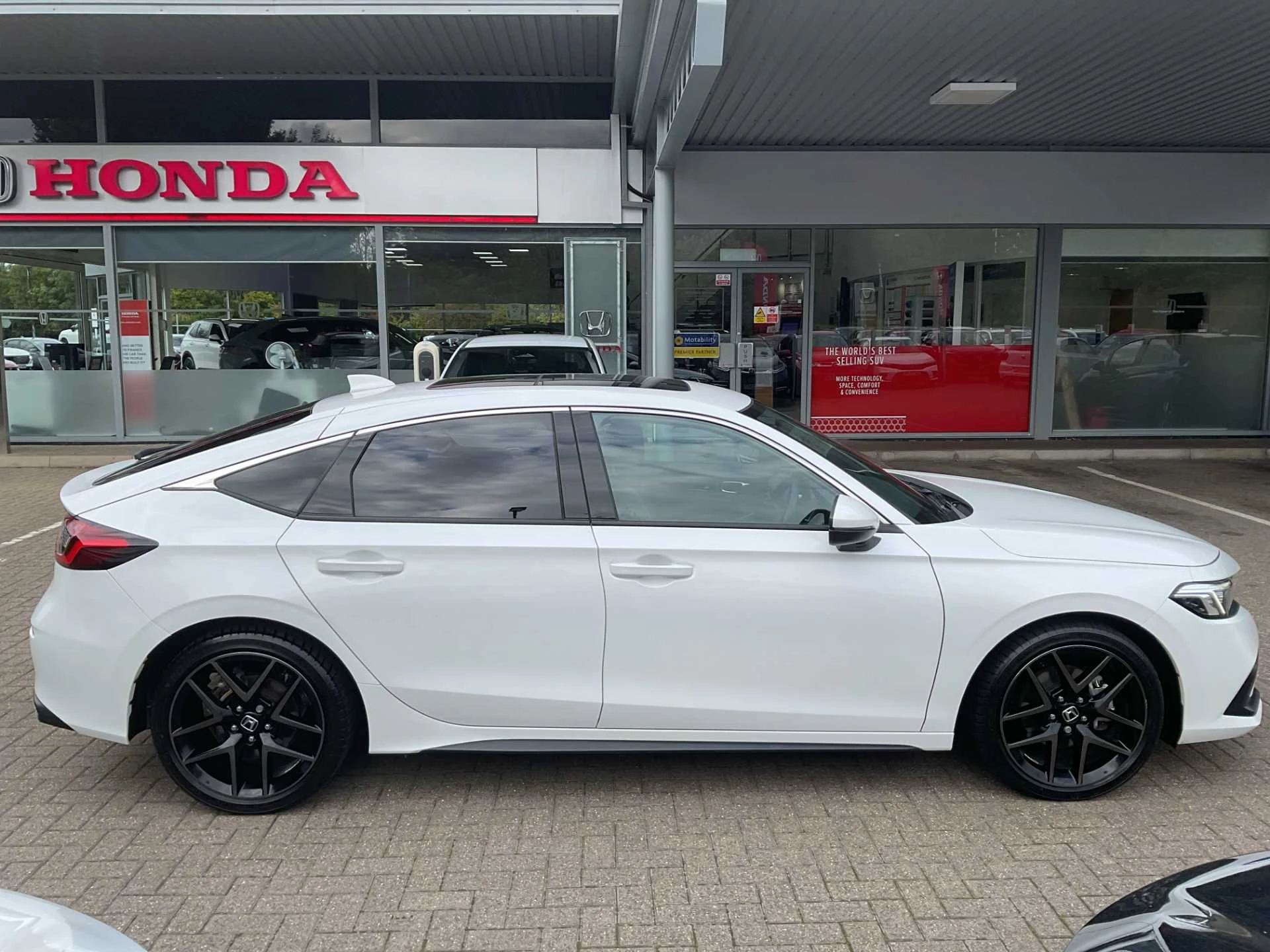 Vehicle image 5