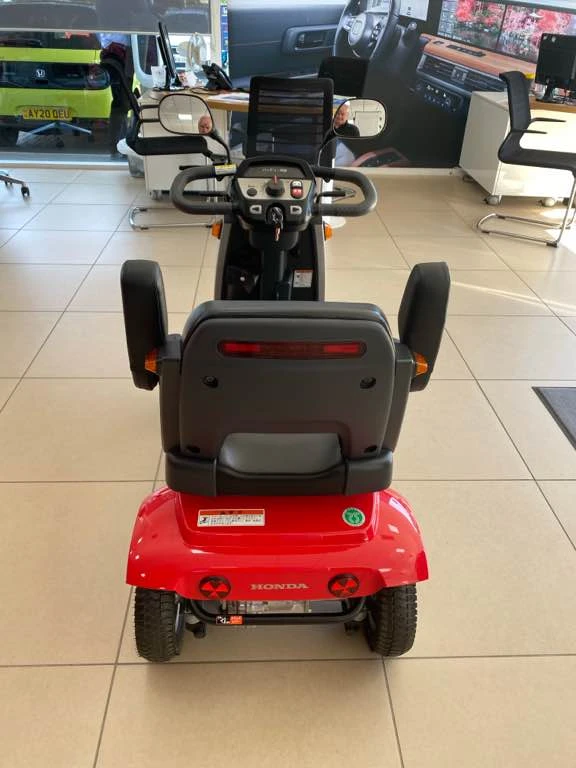 Vehicle image 4