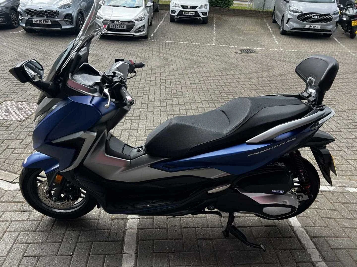Vehicle image 7