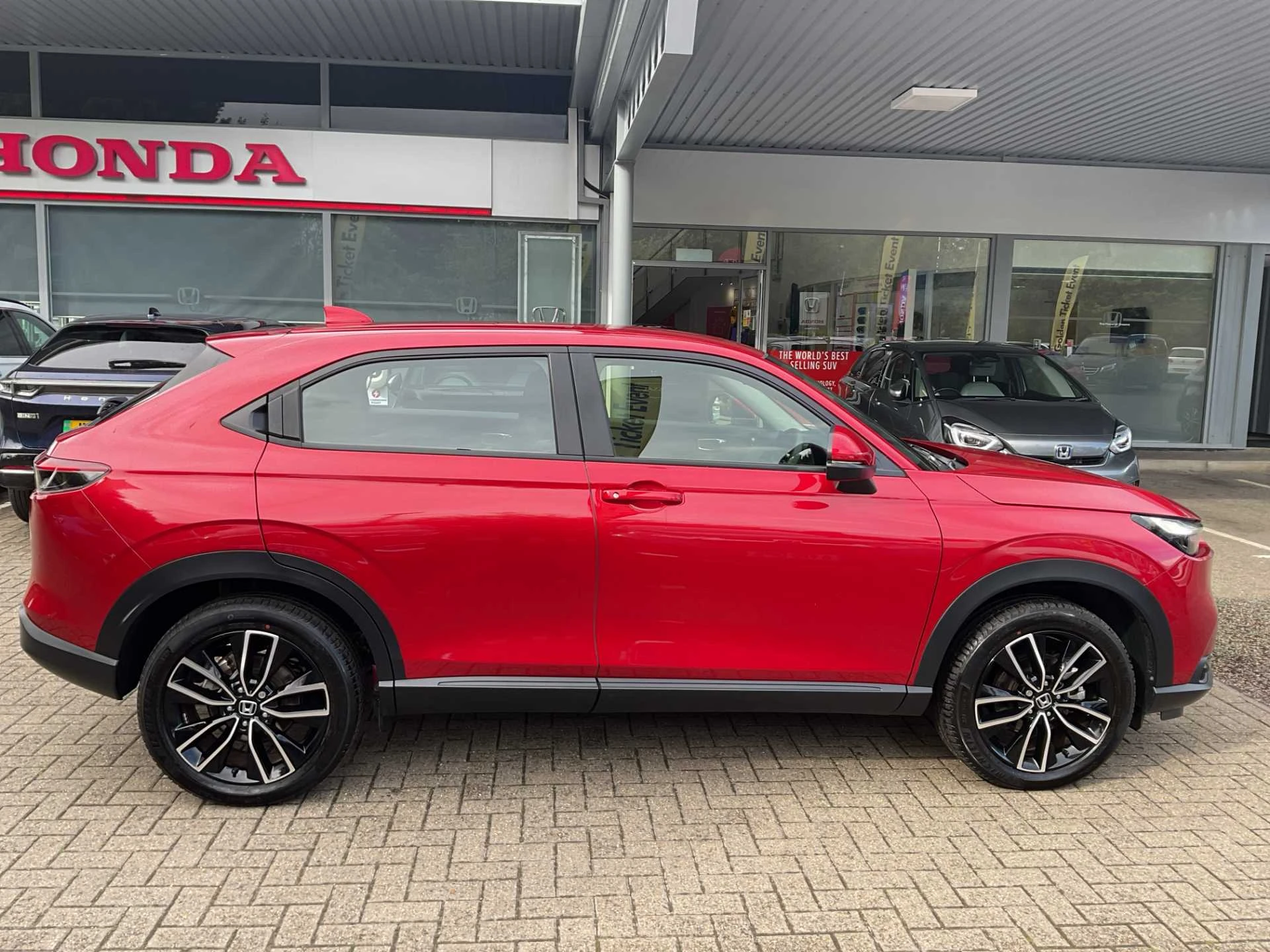 Vehicle image 5