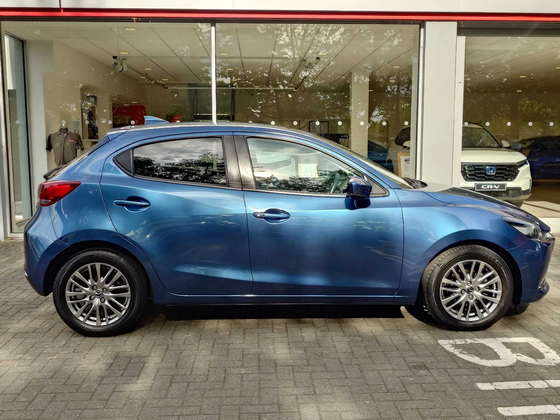Vehicle image 5