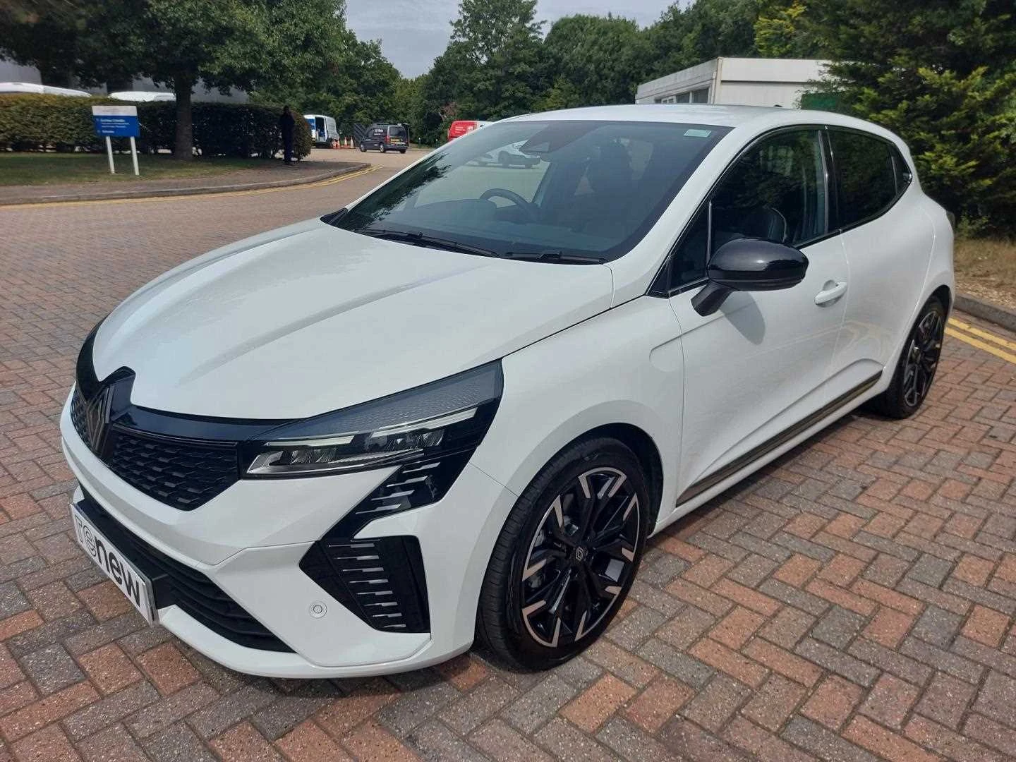 Vehicle image 3
