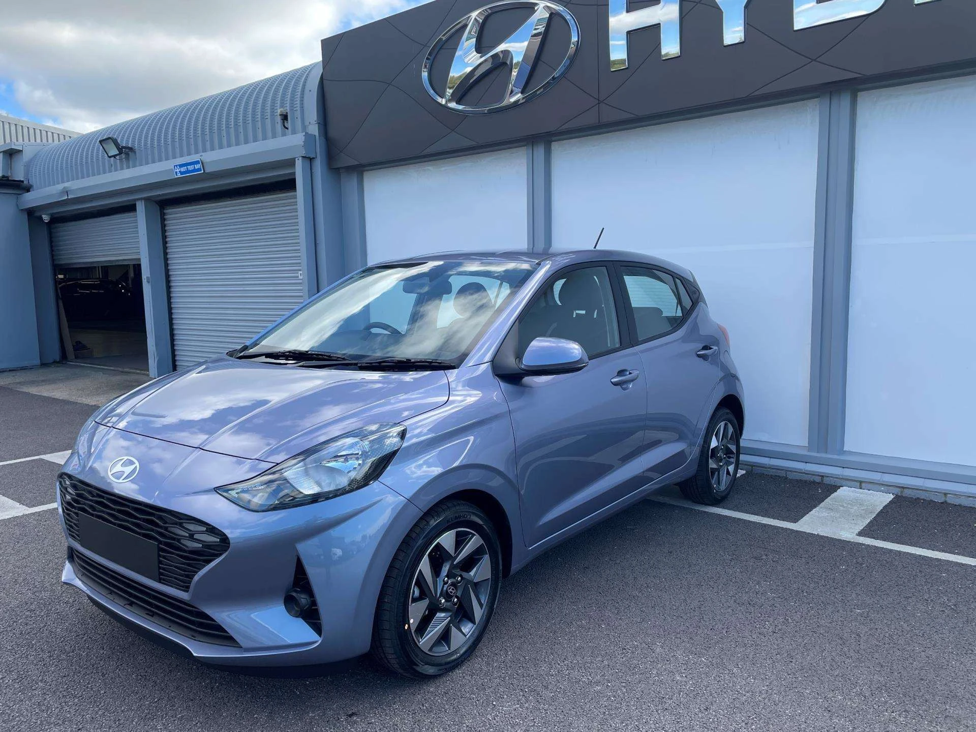 Vehicle image 6