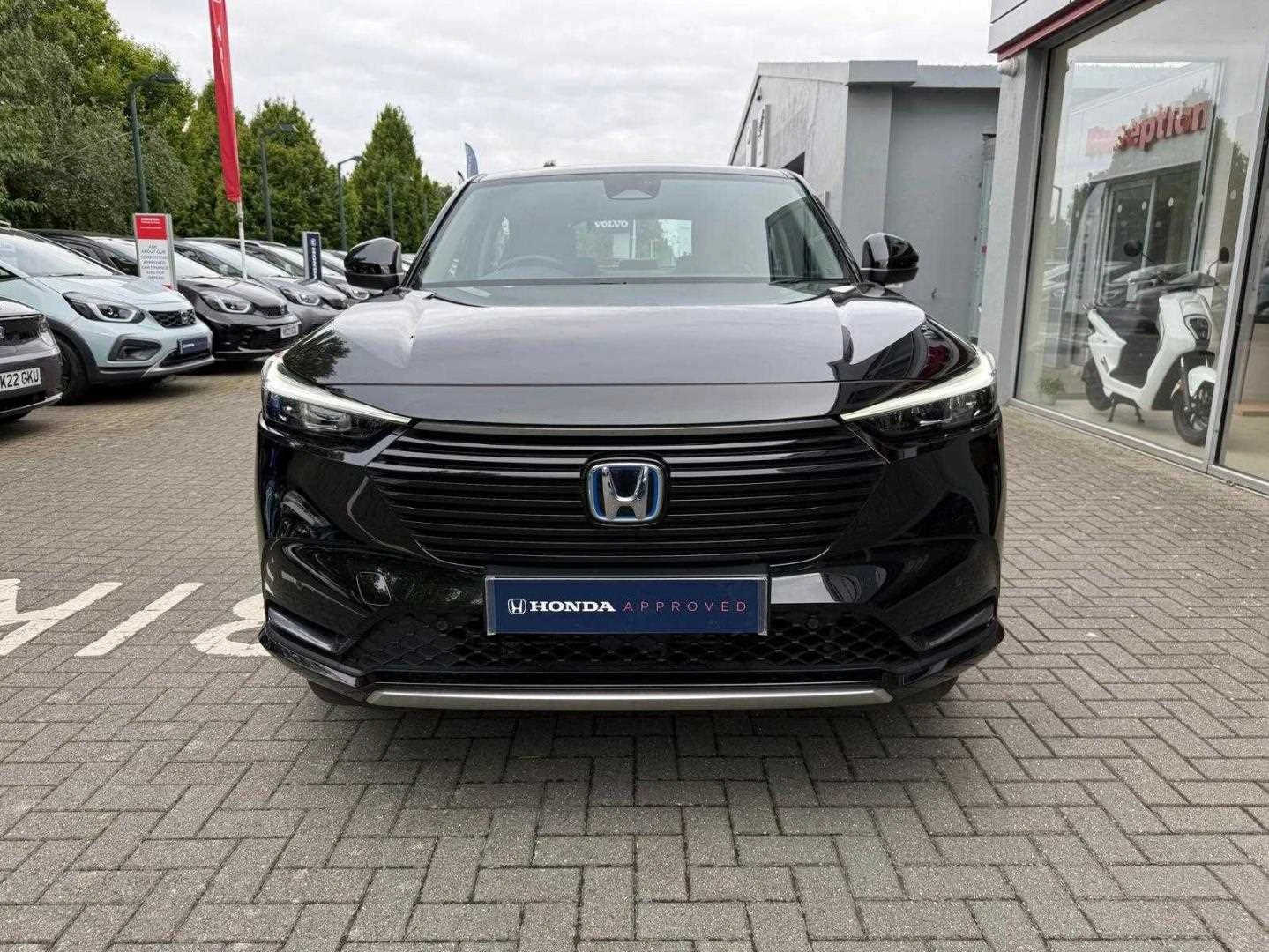 Vehicle image 6